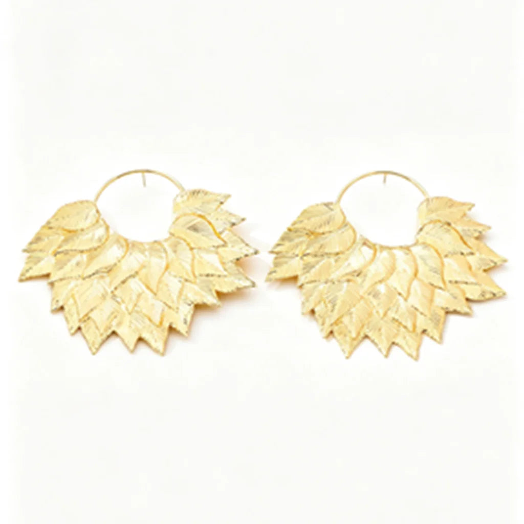 A Pair of Women's Fashionable Earrings, Bohemian Style Leaf-Shaped Exaggerated Large Earrings, Suitable for Daily Wear, Vacations, and as a Gift