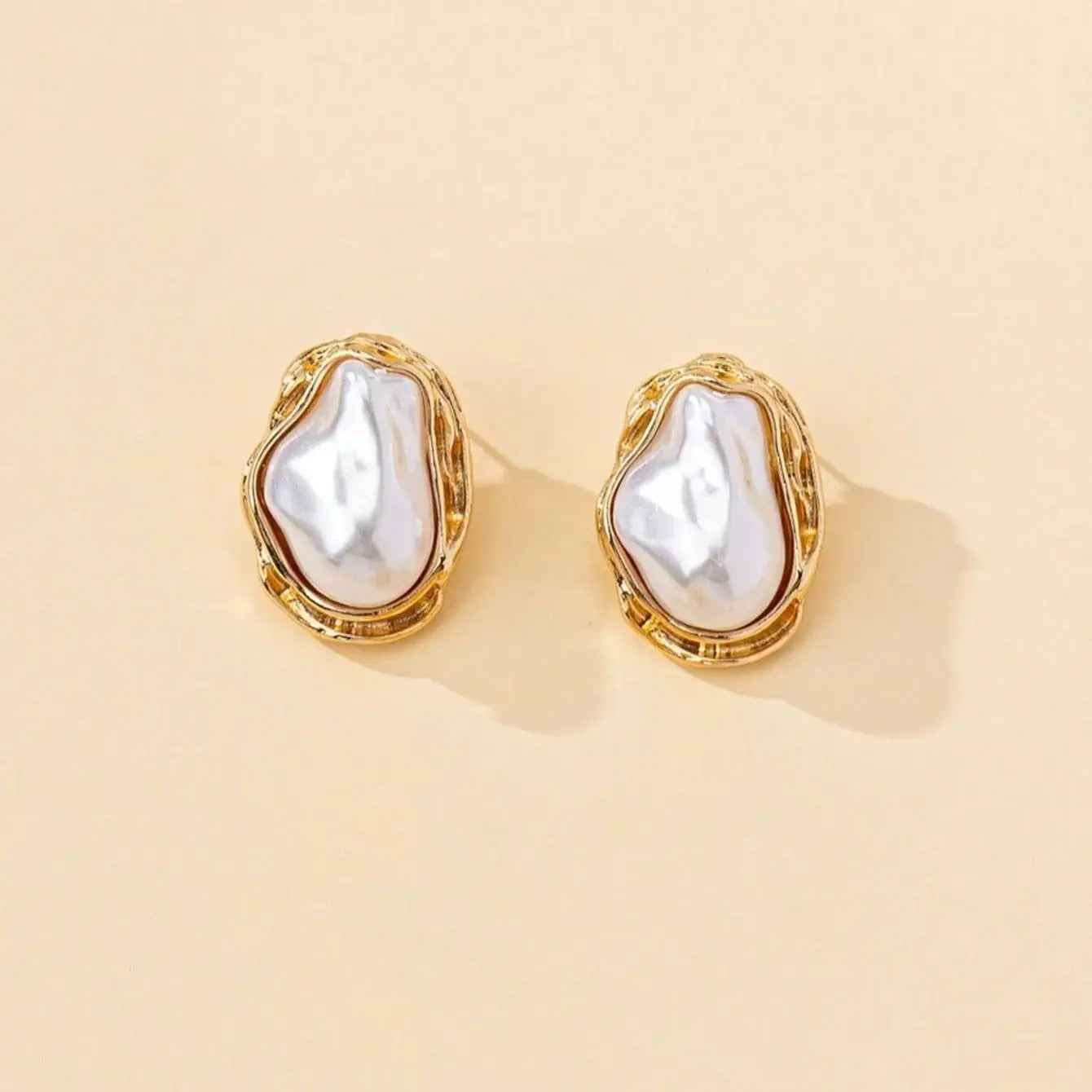 A Pair of European and American Style Retro Baroque Irregular Pearl Earrings for Women, Light Luxury Gold Irregular Pearl Ear Jewelry, Unique Design Elegant Earrings, Gift for Girlfriend