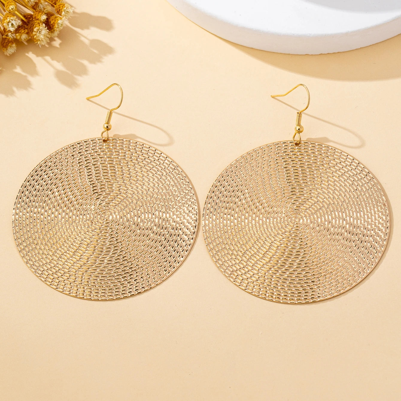 Women's Pendant Earrings, Metal Geometric Exaggerated Round Earrings, Suitable for Daily Wear and Vacation Wear