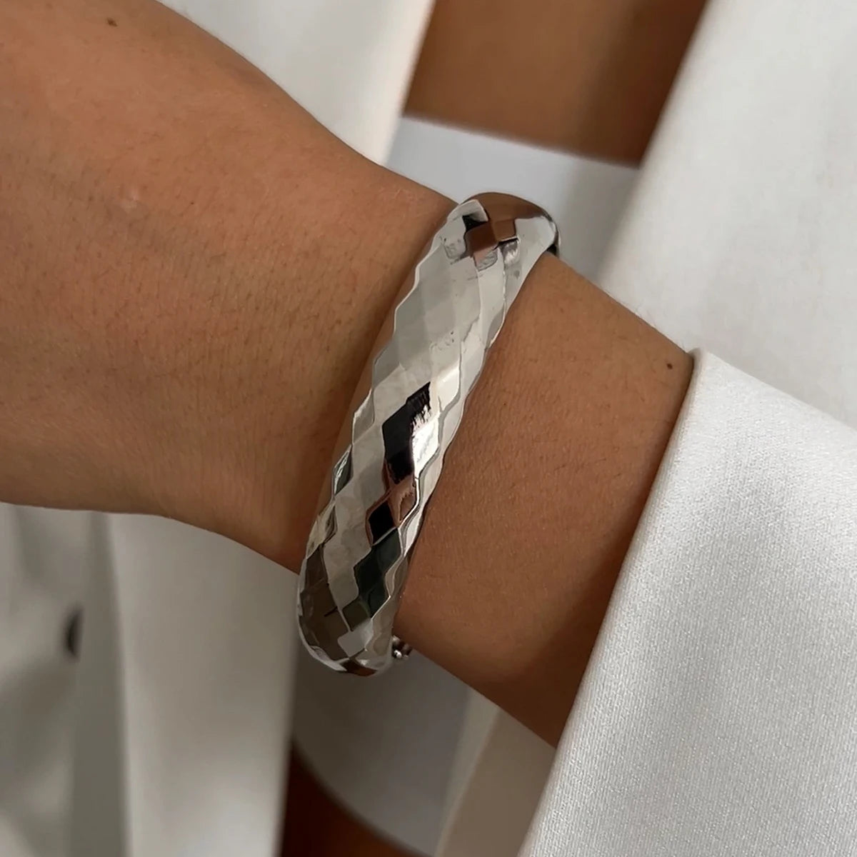 Salircon Aesthetic Design Vintage Geometric Texture Chunky Metal Bangles Women Charm Imitation Pearl Spring Bracelets Jewelry
