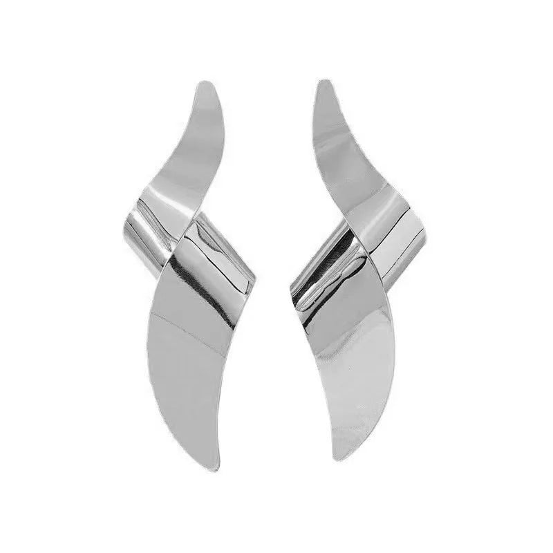 A Pair of Women's Earrings, Exaggerated Irregular Geometric Red Earrings, Suitable for Daily Wear and Vacation Wear