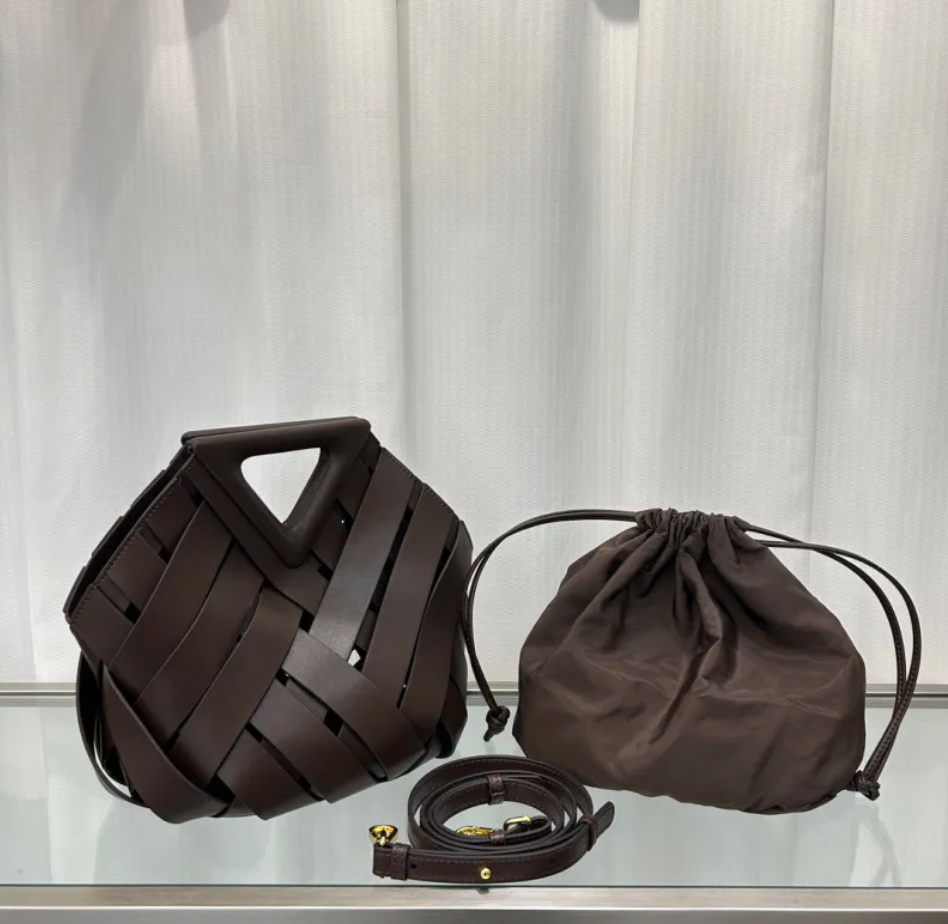 Triangle Magnetic Buckle Crossbody Handbag