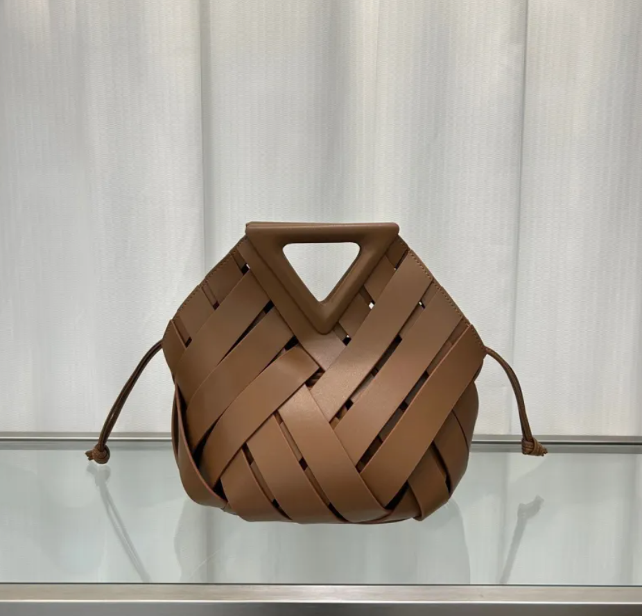 Triangle Magnetic Buckle Crossbody Handbag