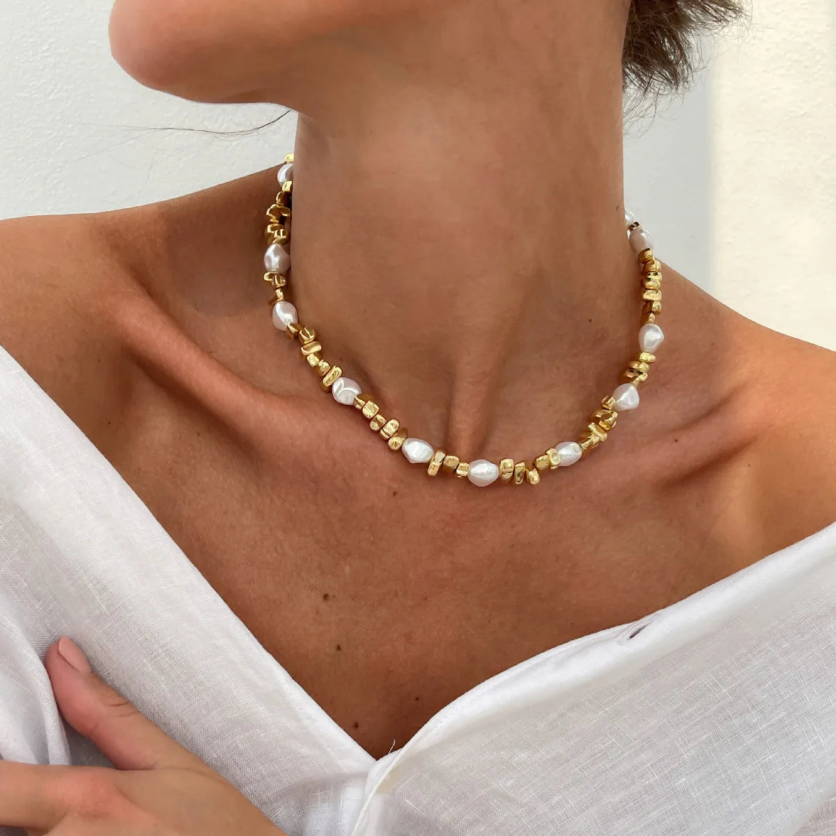 KunJoe Elegant Imitation Pearl Choker Necklace Women Retro Gold Color Acrylic Beaded Clavicle Chain Party Jewelry on the Neck、