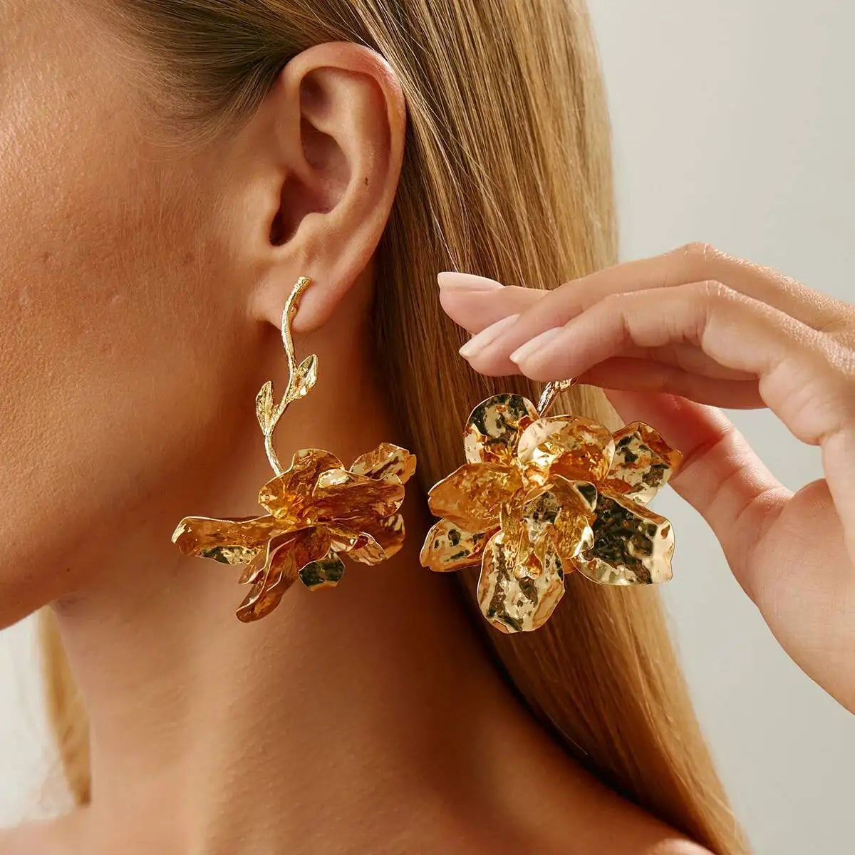 Salircon Vintage Exquisite Oil Drop Petal Flower Pendant Earrings Women Exaggerated Metal Long Tassel Earring 2025 Trend Jewelry