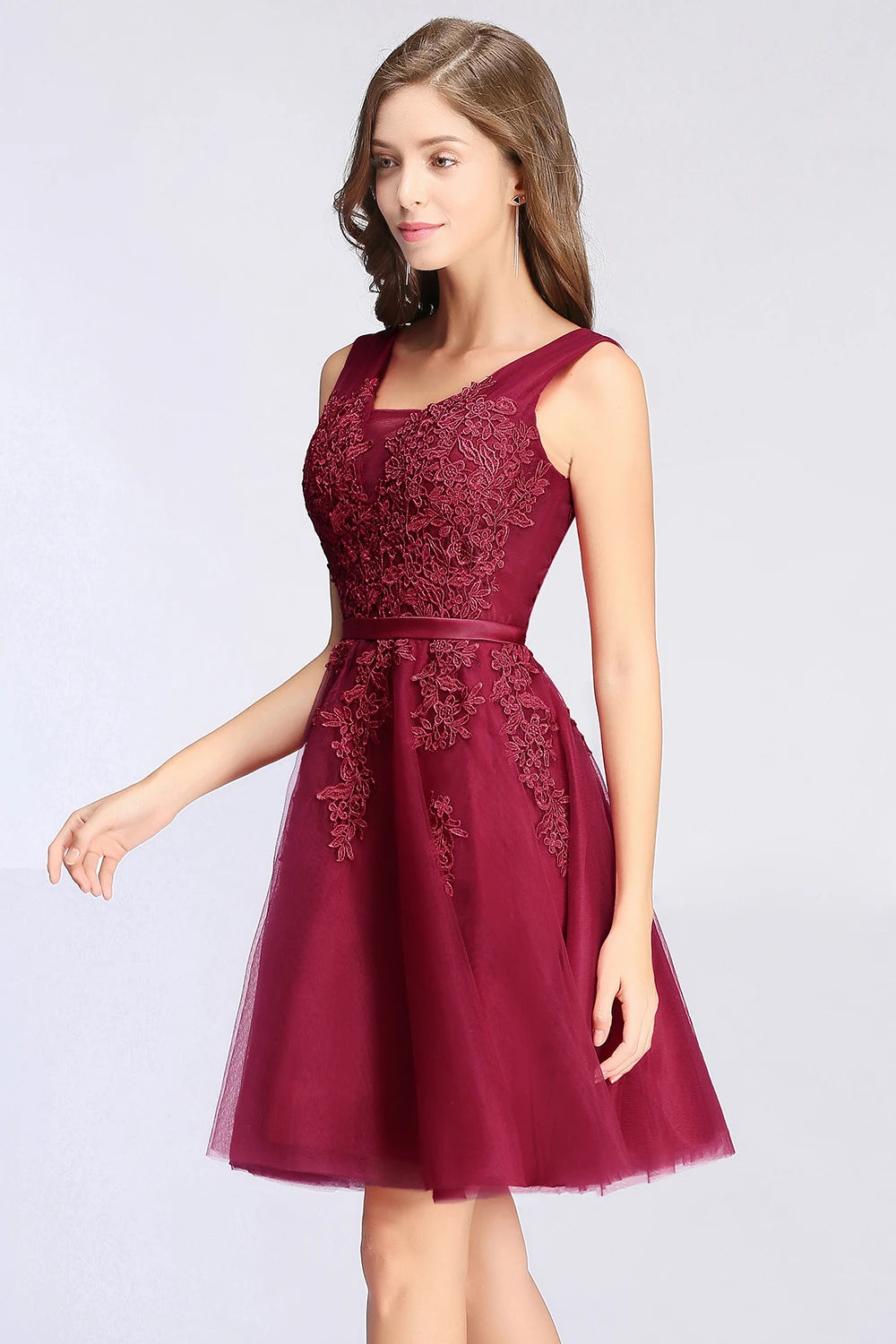 BABYONLINE Burgundy Bridesmaid Dresses with Lace Appliqué, V-Back & Flowy Tulle Skirt for Weddings,Elegant Short Party Dress