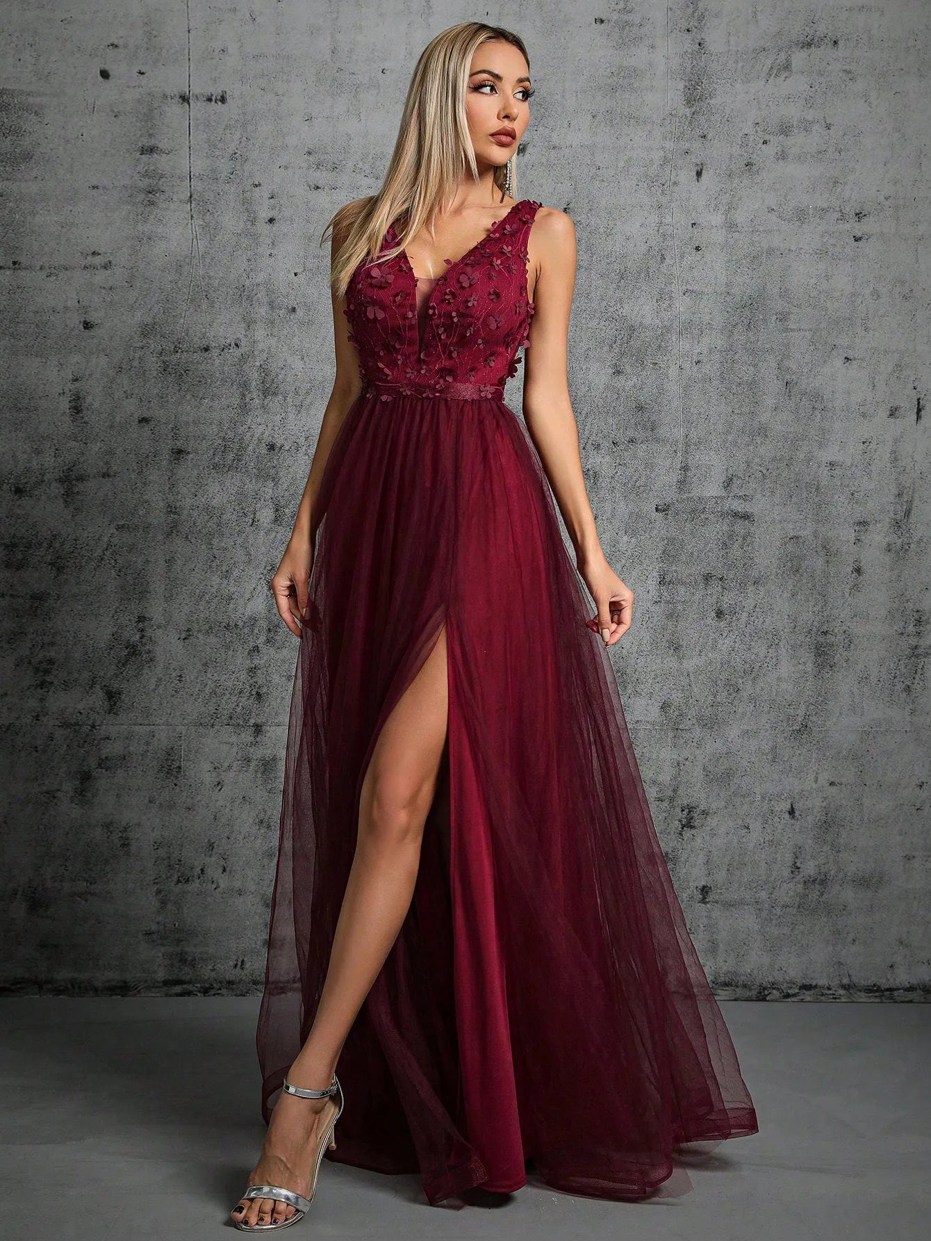 Mgiacy V-neck 3d sequin embroidered mesh slit skirt