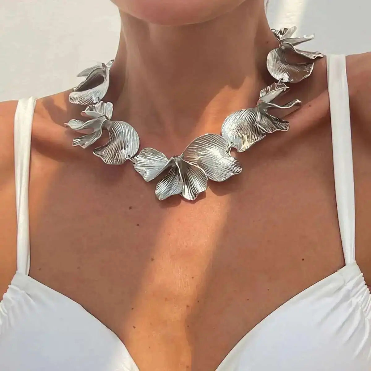 Salircon Vintage Design Irregular Metal Petal Flower Choker Necklace for Women Men Punk Creative Metal Clavicle Chain Jewelry