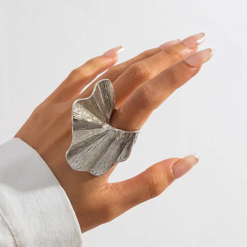 Fashion Metal Irregular Texture Rings for Women Exaggerated Gold Color Fold Leaf Wide Personality Rings Jewelry Party Gifts