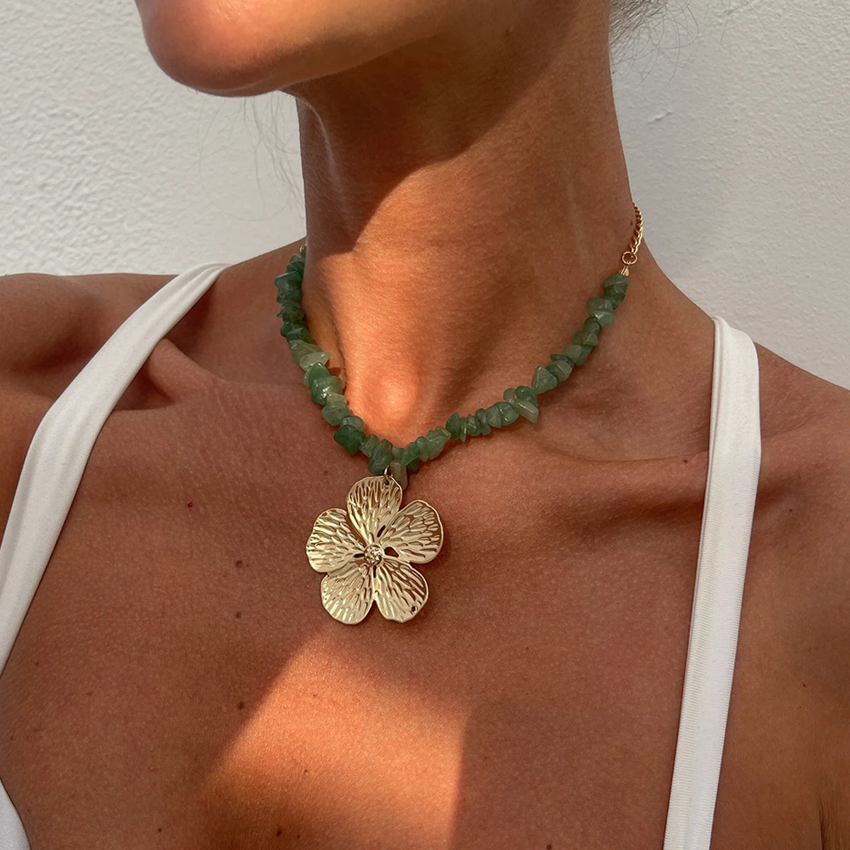 Ingemark Bohemian Crushed Stones Chain Big Flower Pendant Necklace Women Exquisite Trendy Summer Beach Club Party Jewelry Gifts