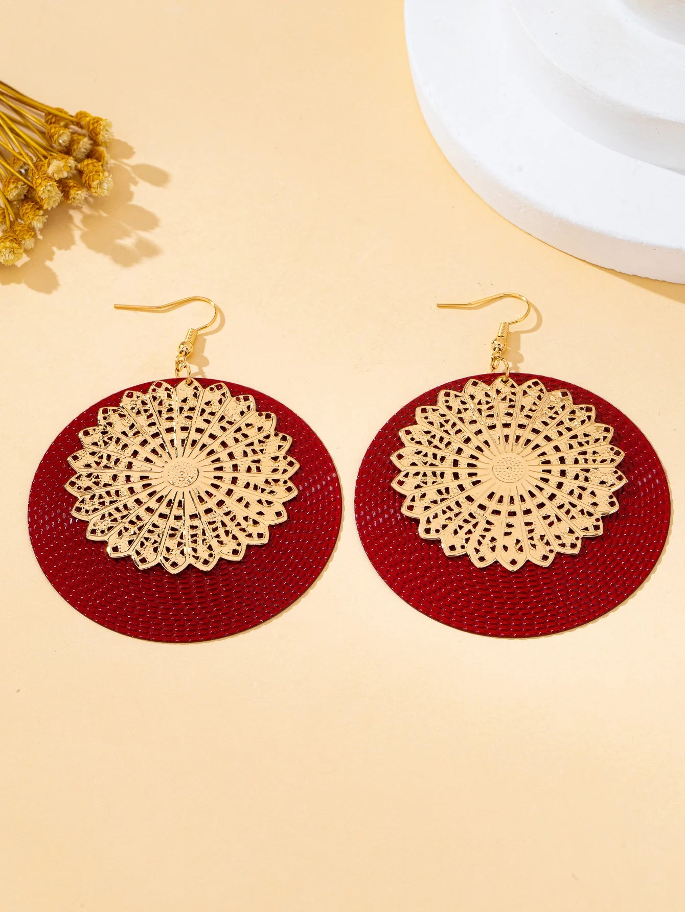 A Pair of Women's Fashionable Dangle Earrings, Bohemian Style Geometric Round Hollow Design Pendant Earrings