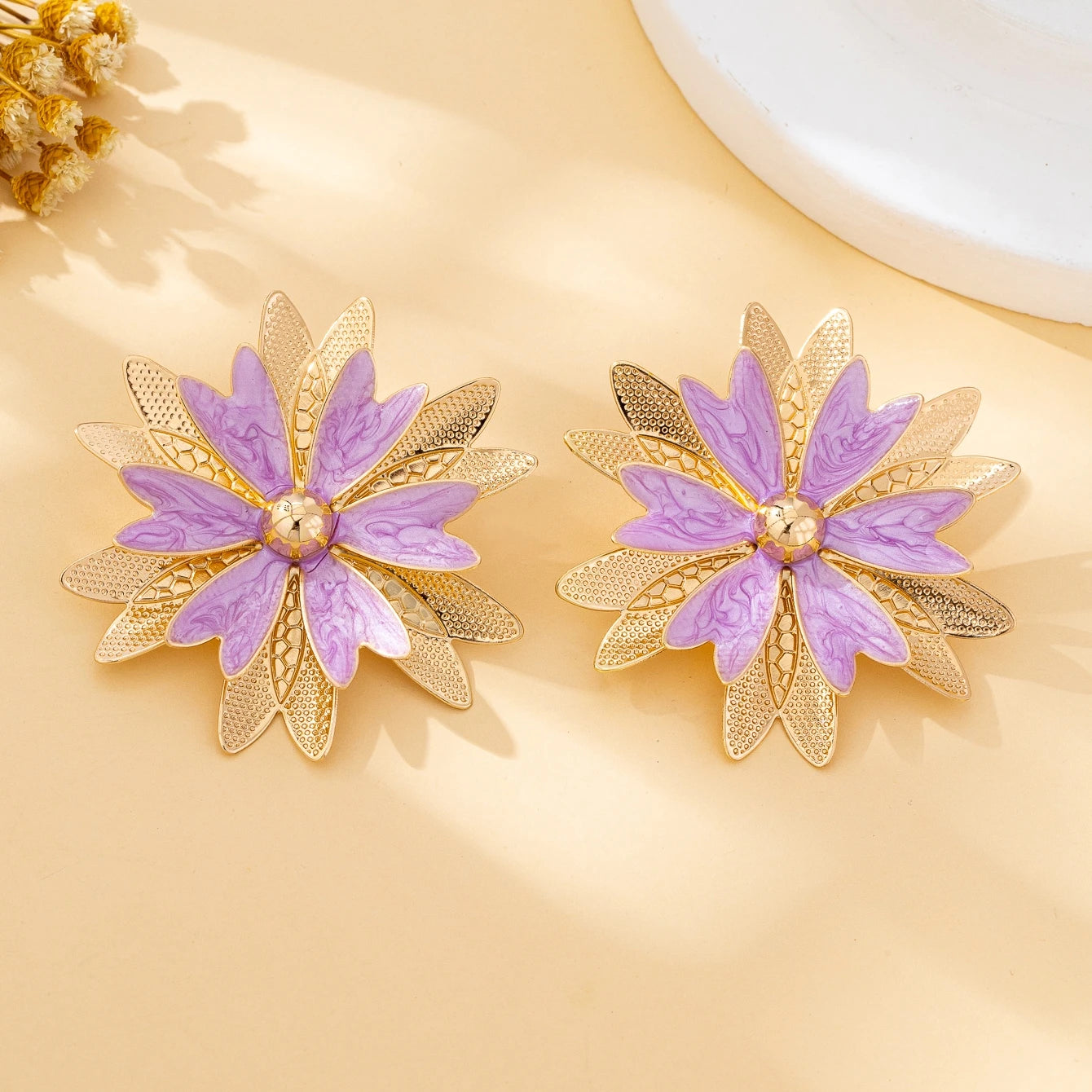 A Pair of Fashionable Women's Earrings, Exaggerated Multi-Layered Flower Earrings, Suitable for Women to Wear in Daily Life, Vacations, and Banquets