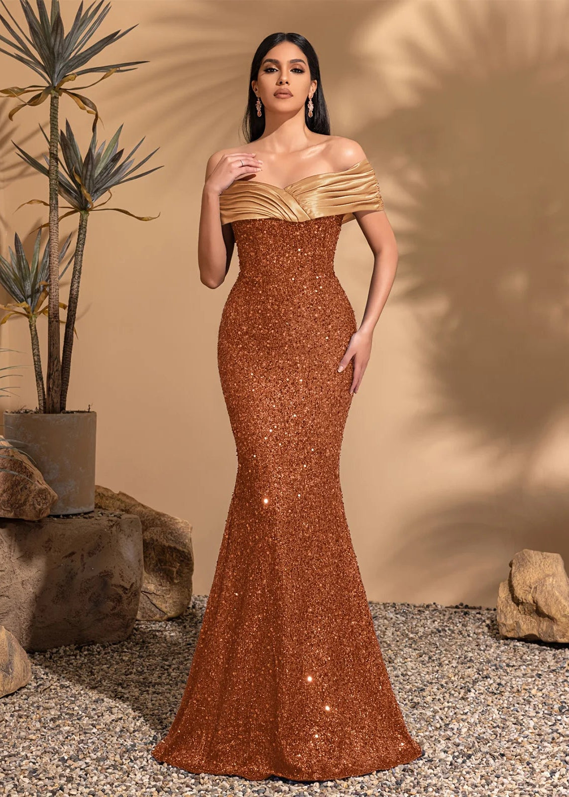 Off-the-shoulder pleated hip-hugging dress, elegant and chic dress
