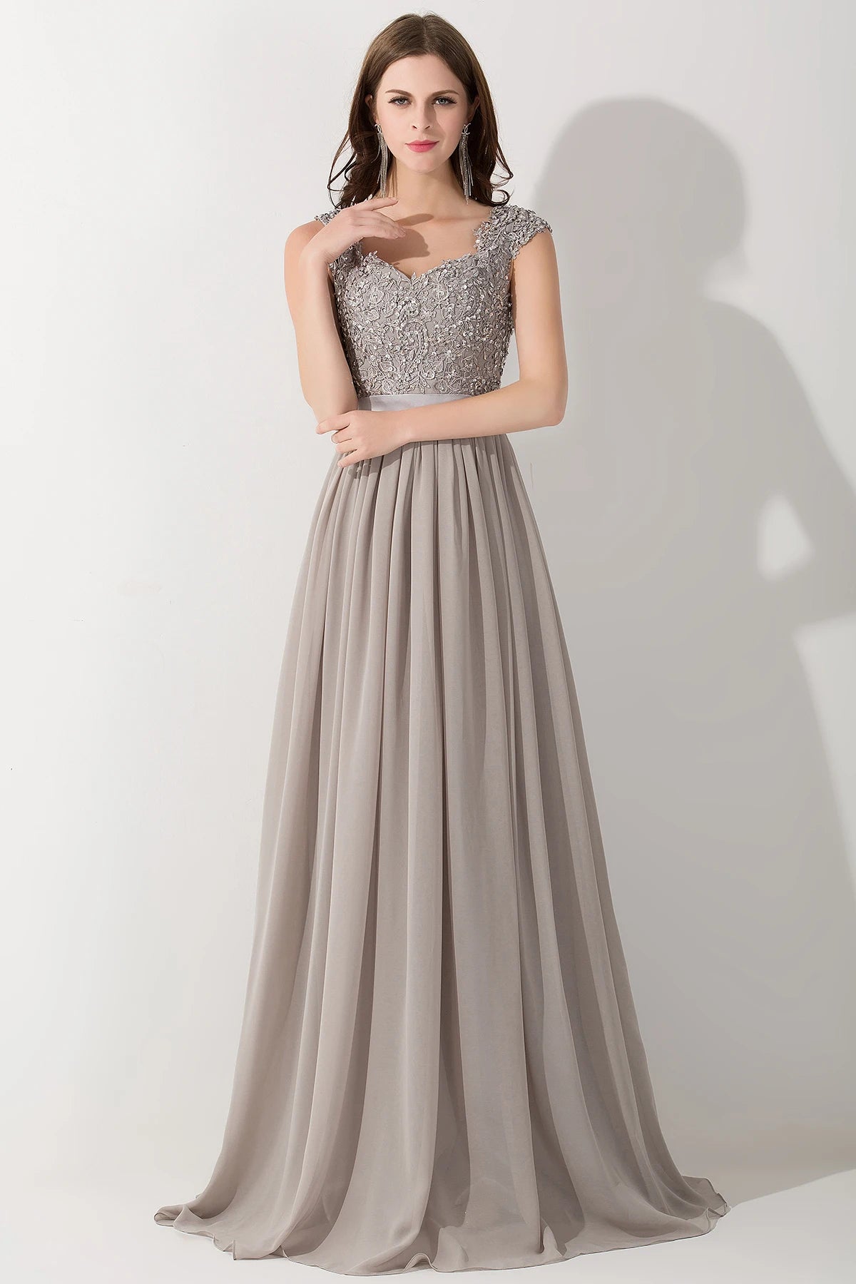 2024 Burgundy Bridesmaid Dresses Elegant Long Beading Pearls Bodice Chiffon  V Neck A Line Maxi Gown Wedding Party  Gowns