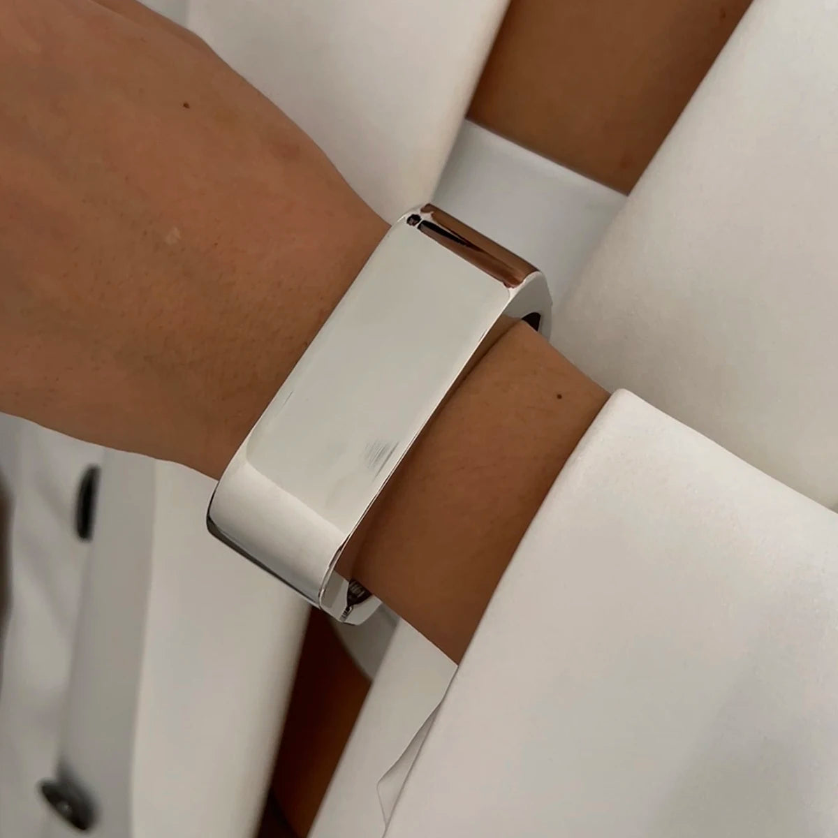 Salircon Trendy Simple Geometric Smooth Wide Spring Bangles for Women Double Layer Curved Metal Bracelet Ladies Party Jewelry