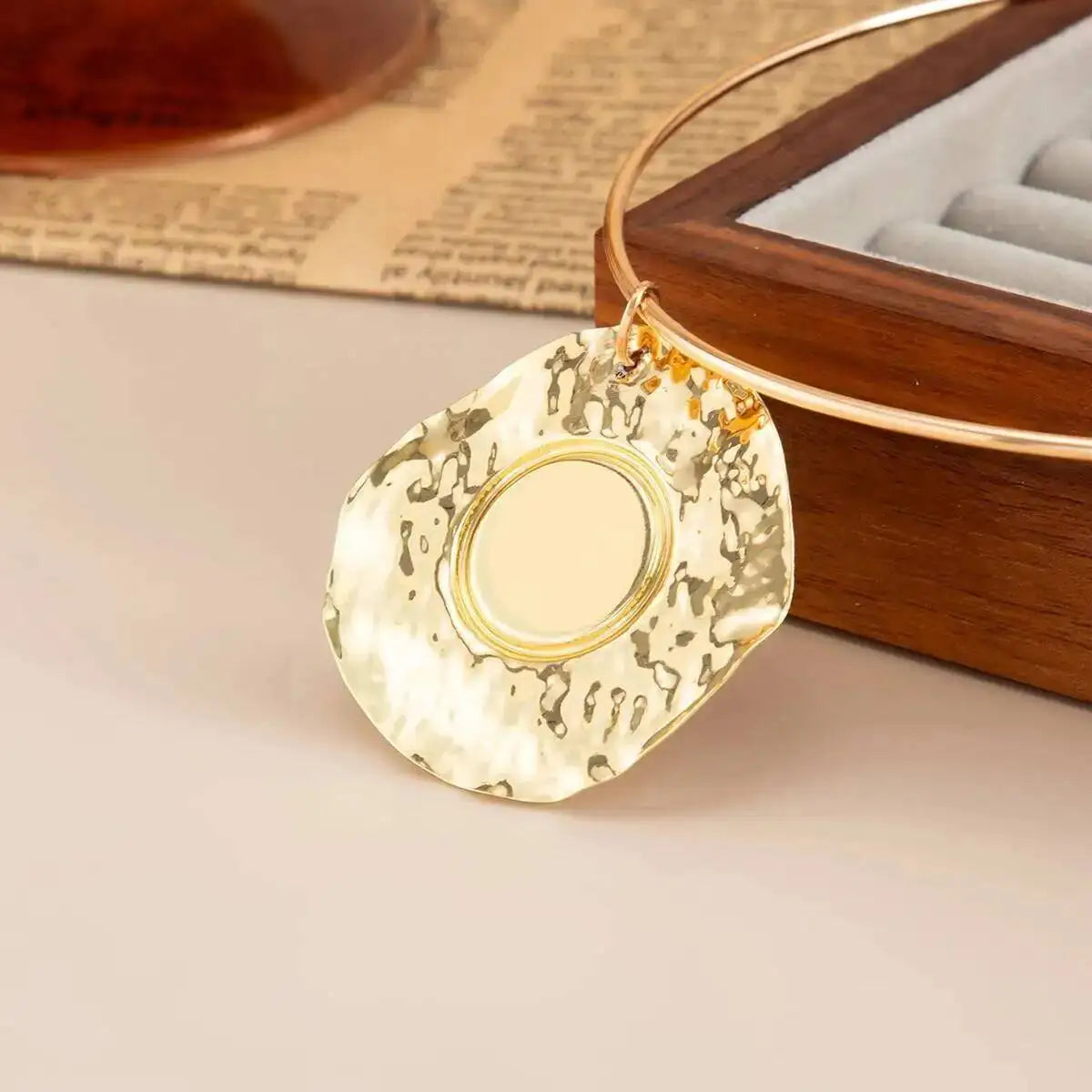 KunJoe Elegant Circle Torques Choker Necklace for Women Vintage Resin Round Pendant Necklace 2026 Fashion Jewelry on the Neck