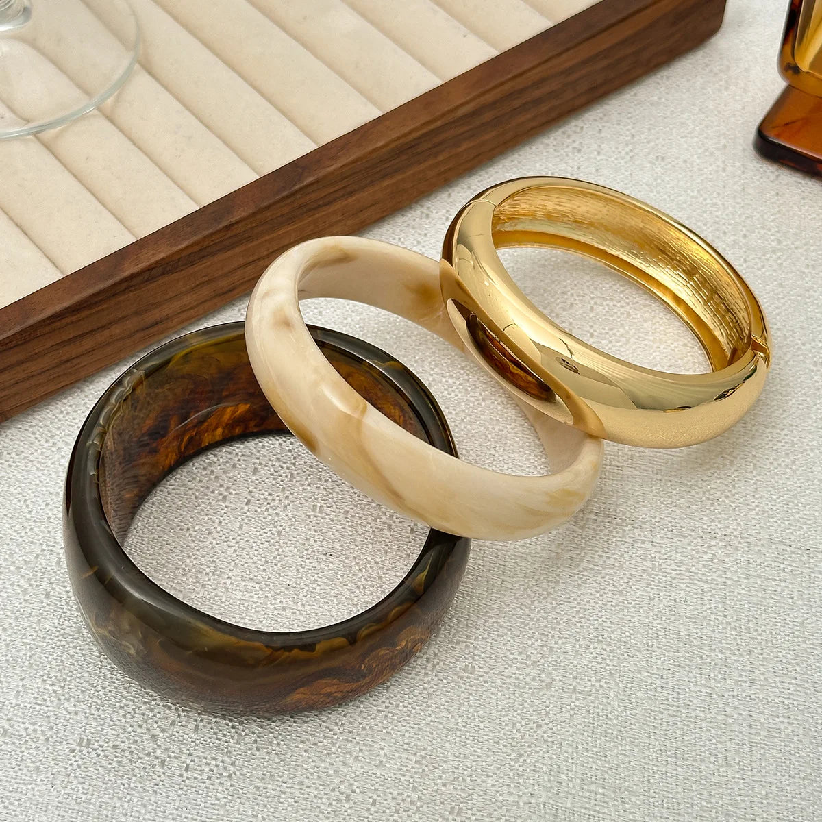 Salircon Vintage Punk Beige Coffee Thick Irregular Resin Acrylic Bangles Women Geometric Wide Cuff Bracelet Y2K Pulseras Jewelry
