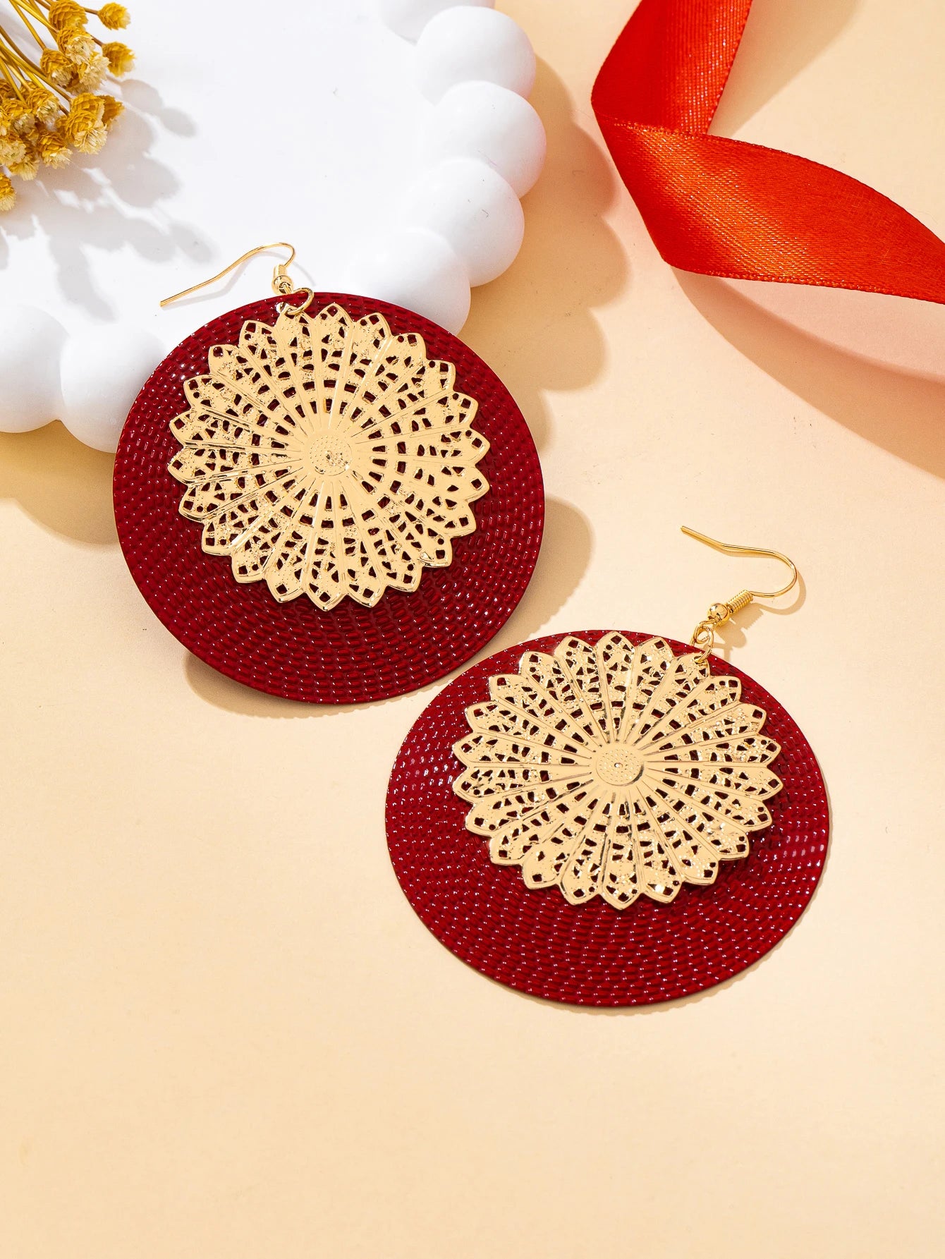 A Pair of Women's Fashionable Dangle Earrings, Bohemian Style Geometric Round Hollow Design Pendant Earrings