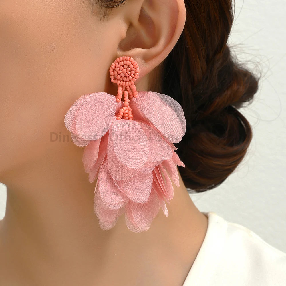 Charm Flower Petals Elegant Beaded Charm Decor Piercing Dangle Earrings For Women Trend Luxury Design Wedding Party Jewelry Gift