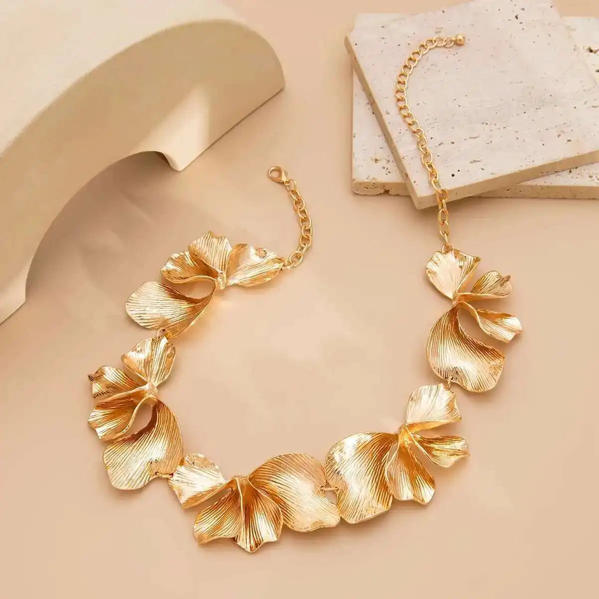 Salircon Vintage Design Irregular Metal Petal Flower Choker Necklace for Women Men Punk Creative Metal Clavicle Chain Jewelry