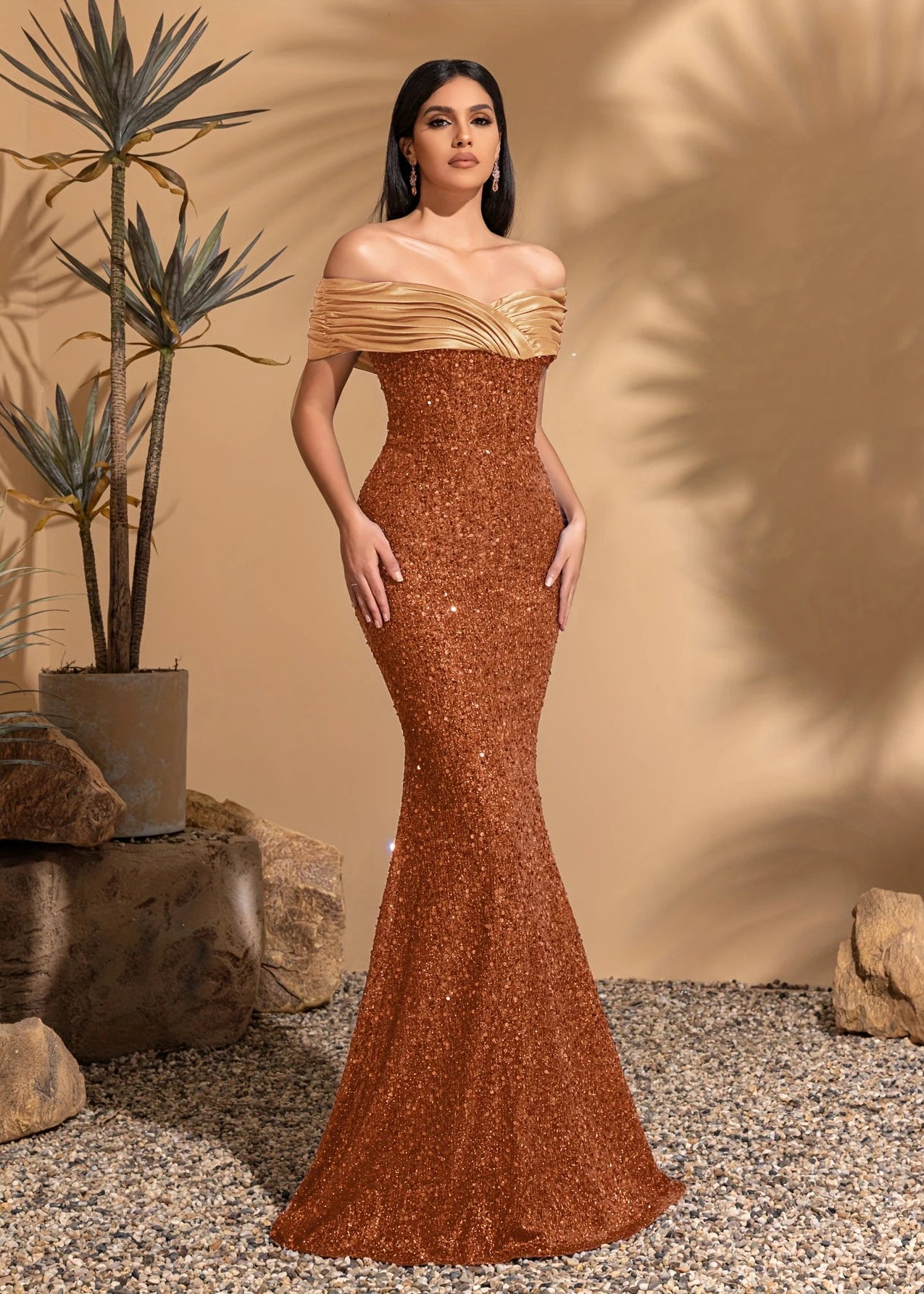Off-the-shoulder pleated hip-hugging dress, elegant and chic dress