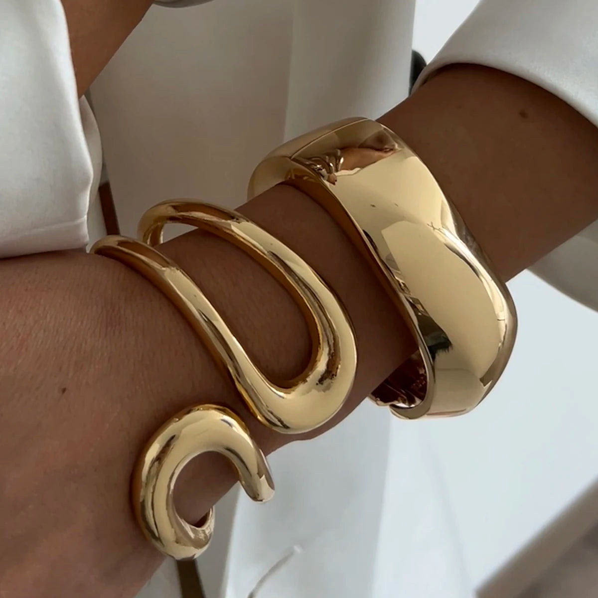 Salircon Trendy Simple Geometric Smooth Wide Spring Bangles for Women Double Layer Curved Metal Bracelet Ladies Party Jewelry