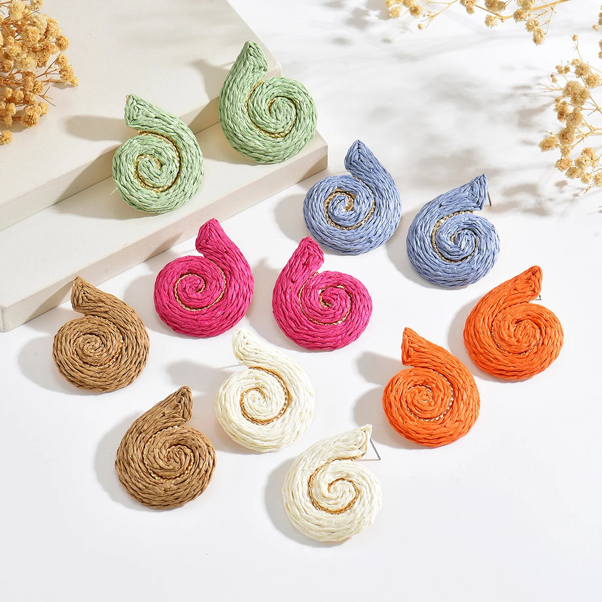 Women Handmade Woven Straw Snail Earrings Multicolor Spiral Conch Raffia Stud Earrings Bohemian Ocean Holiday Accessories