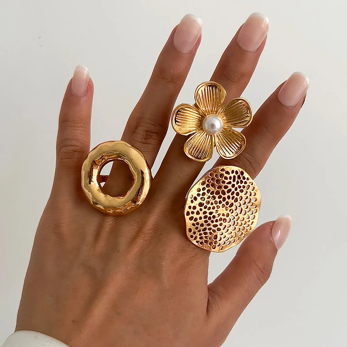 Salircon Aesthetic Design Inlaid Imitation Pearl Flower Leaf Ring for Women Vintage Circular Metal Finger Ring Party Jewelry