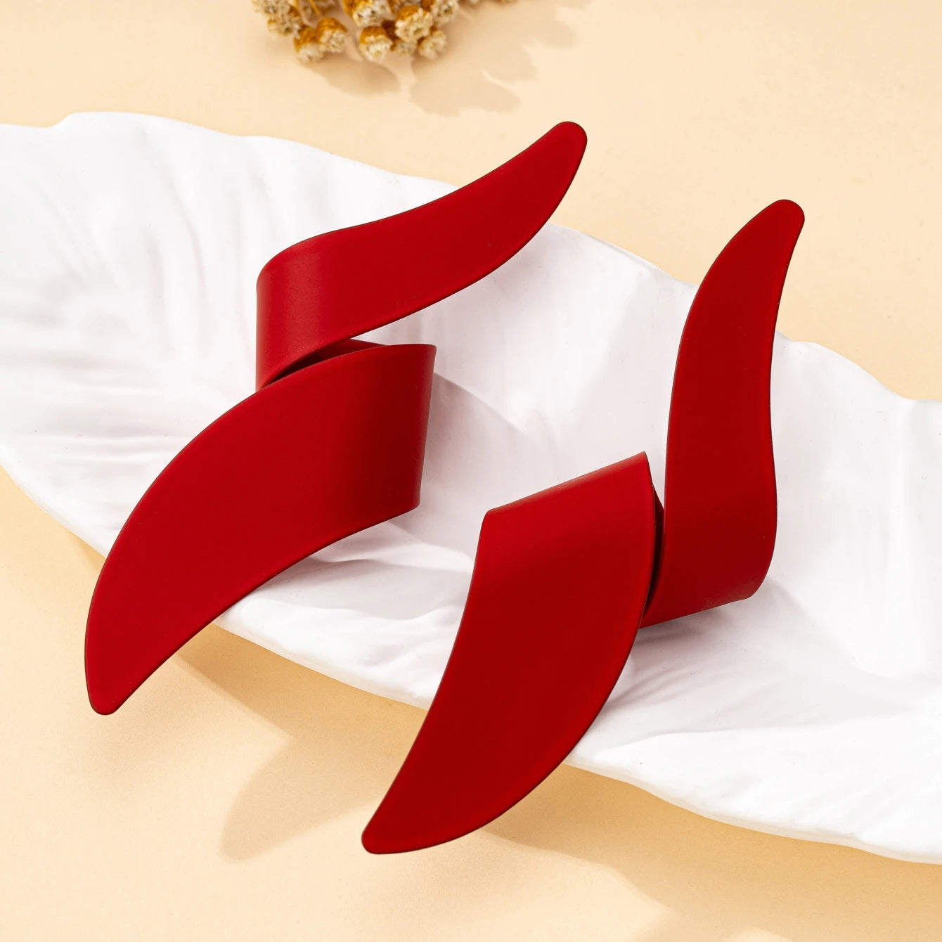 A Pair of Women's Earrings, Exaggerated Irregular Geometric Red Earrings, Suitable for Daily Wear and Vacation Wear