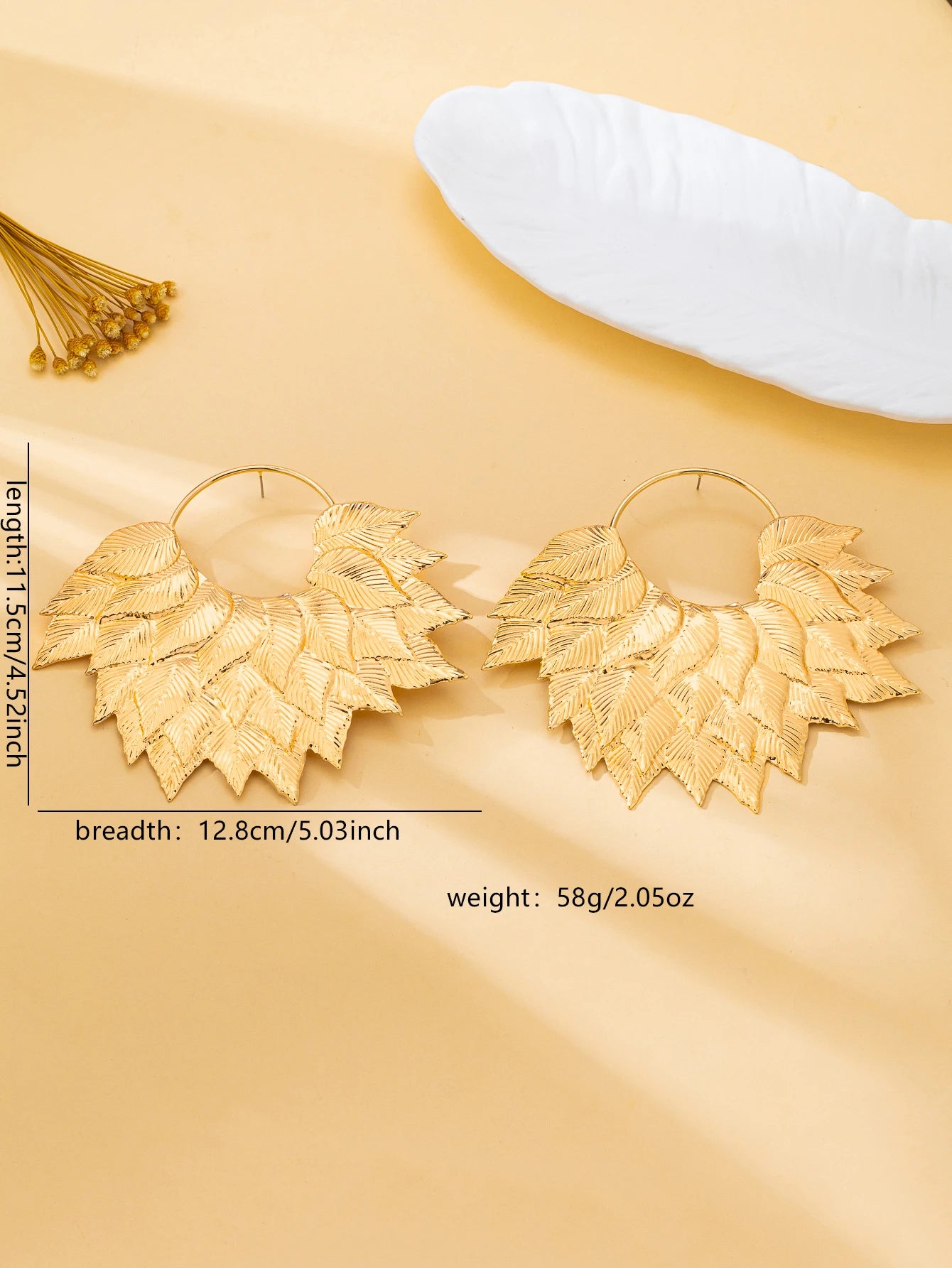 A Pair of Women's Fashionable Earrings, Bohemian Style Leaf-Shaped Exaggerated Large Earrings, Suitable for Daily Wear, Vacations, and as a Gift
