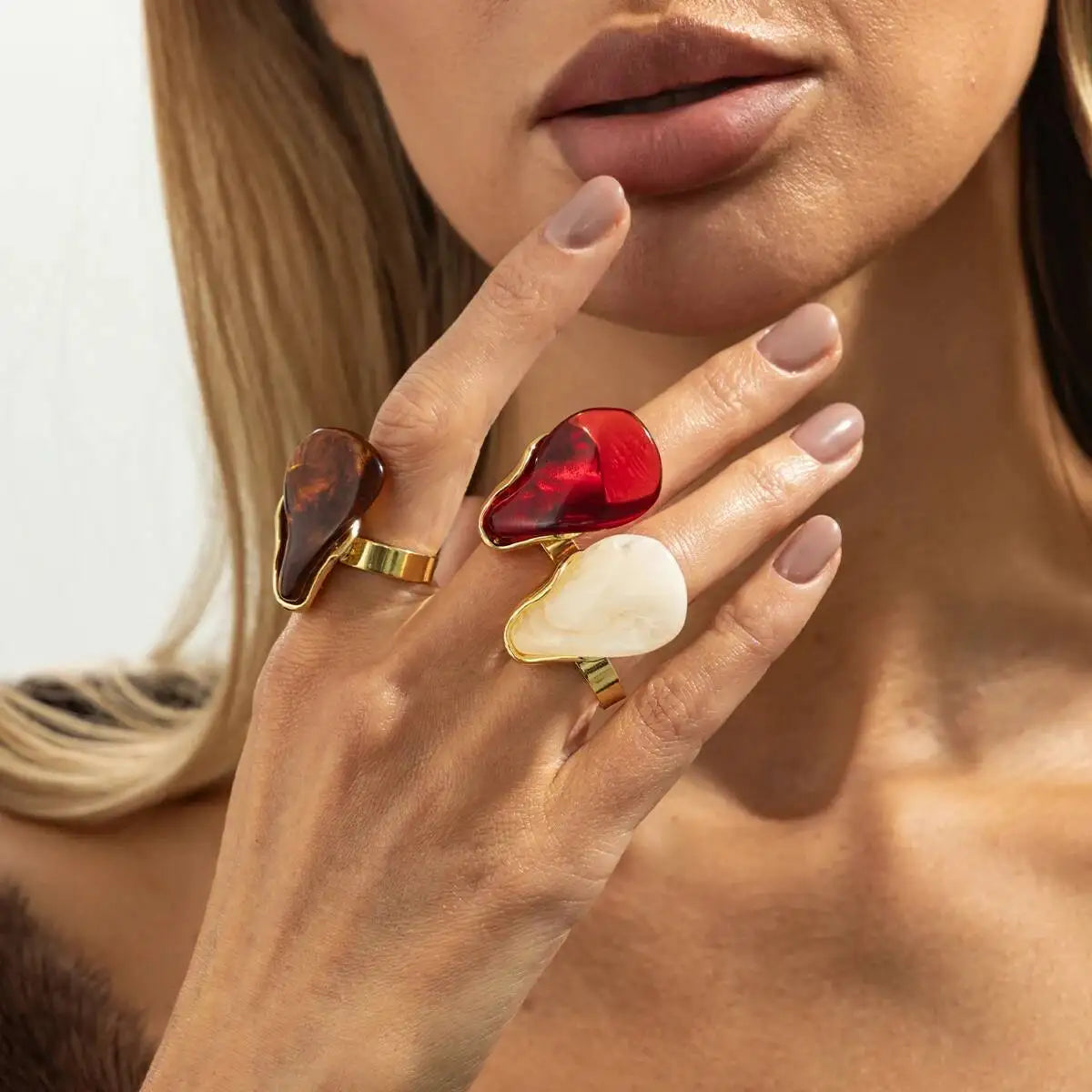 Salircon New Vintage Amber Color Acrylic Resin Rings for Women Exaggerated Temperament Geometric Finger Ring Charms Jewelry Gift