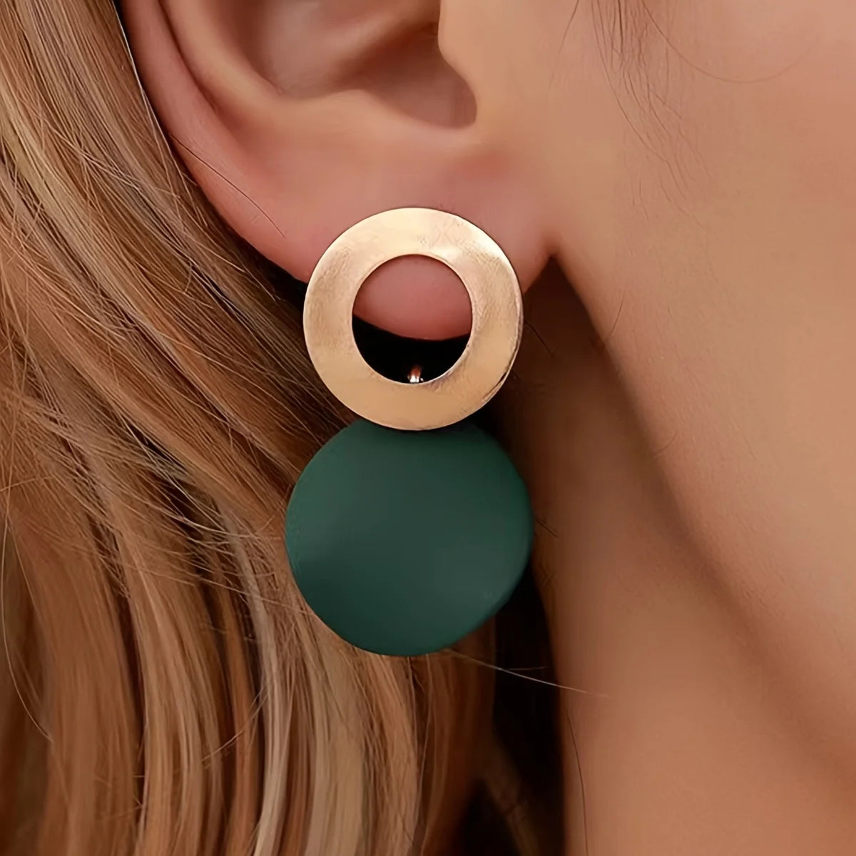A Pair of Women's Earrings Wave Pattern Geometric Round Disc Stud Earrings Suitable for Daily and Vacation Wear