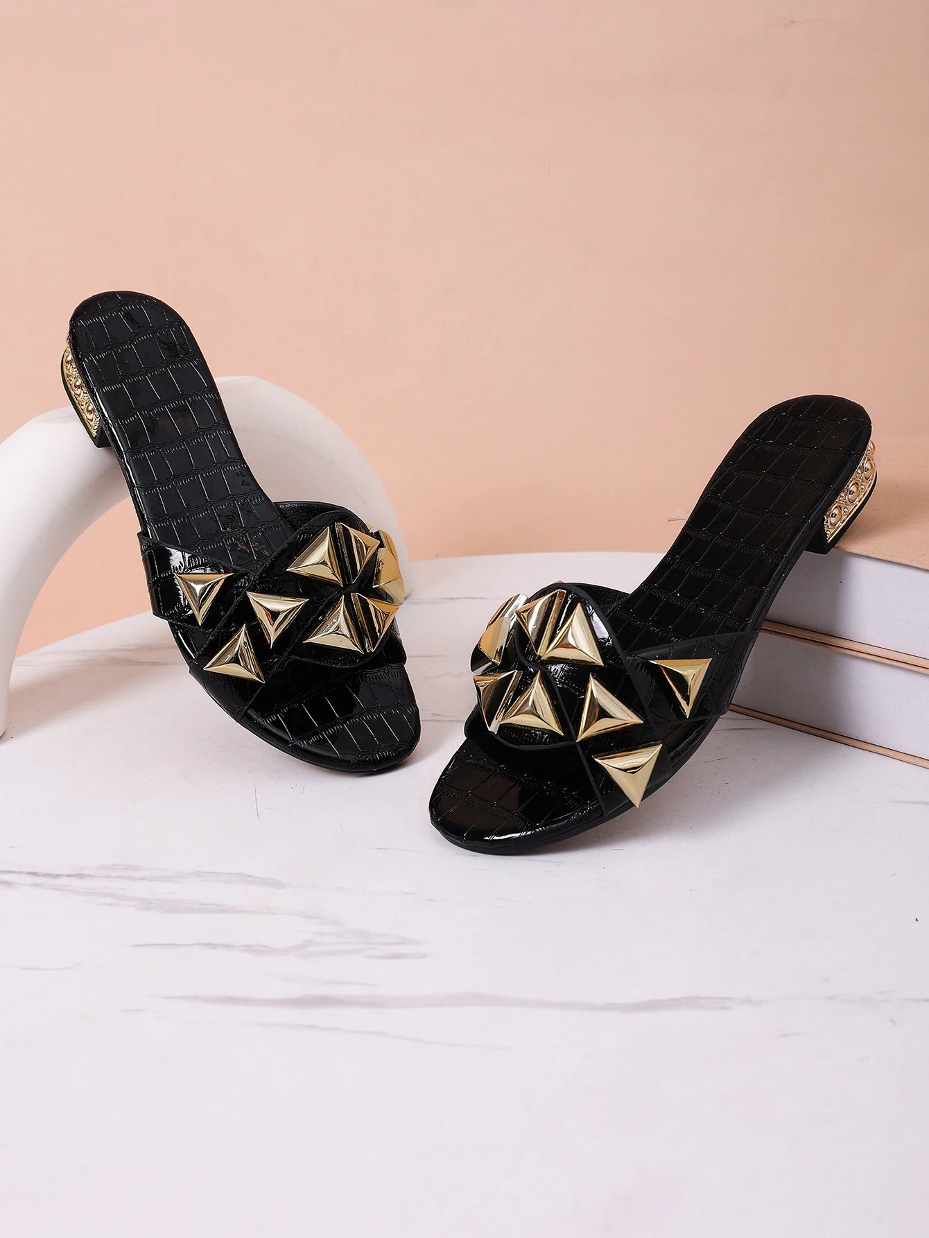Summer Women Shoes Ladies Flip Flops Designer Outside Female Slippers Summer New Luxury Sandals Fashion Walking Open Toe Slides