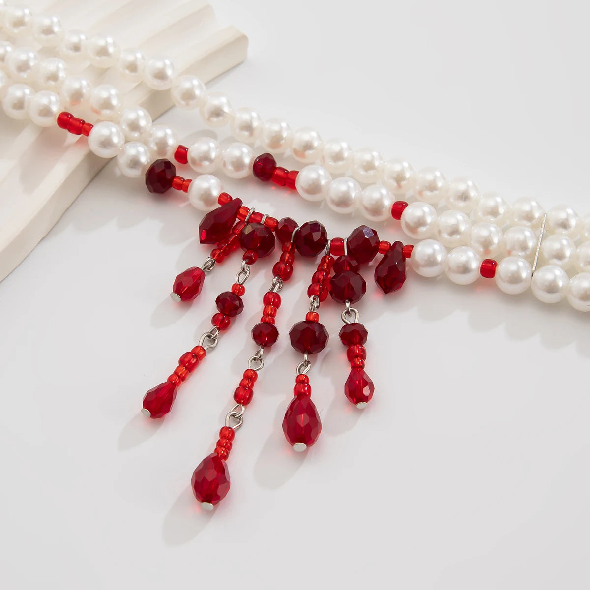 Salircon Dripping Blood Imitation Pearls Men Necklace Halloween Choker Gothic Style Pearls Creative Tassel Choker Necklace