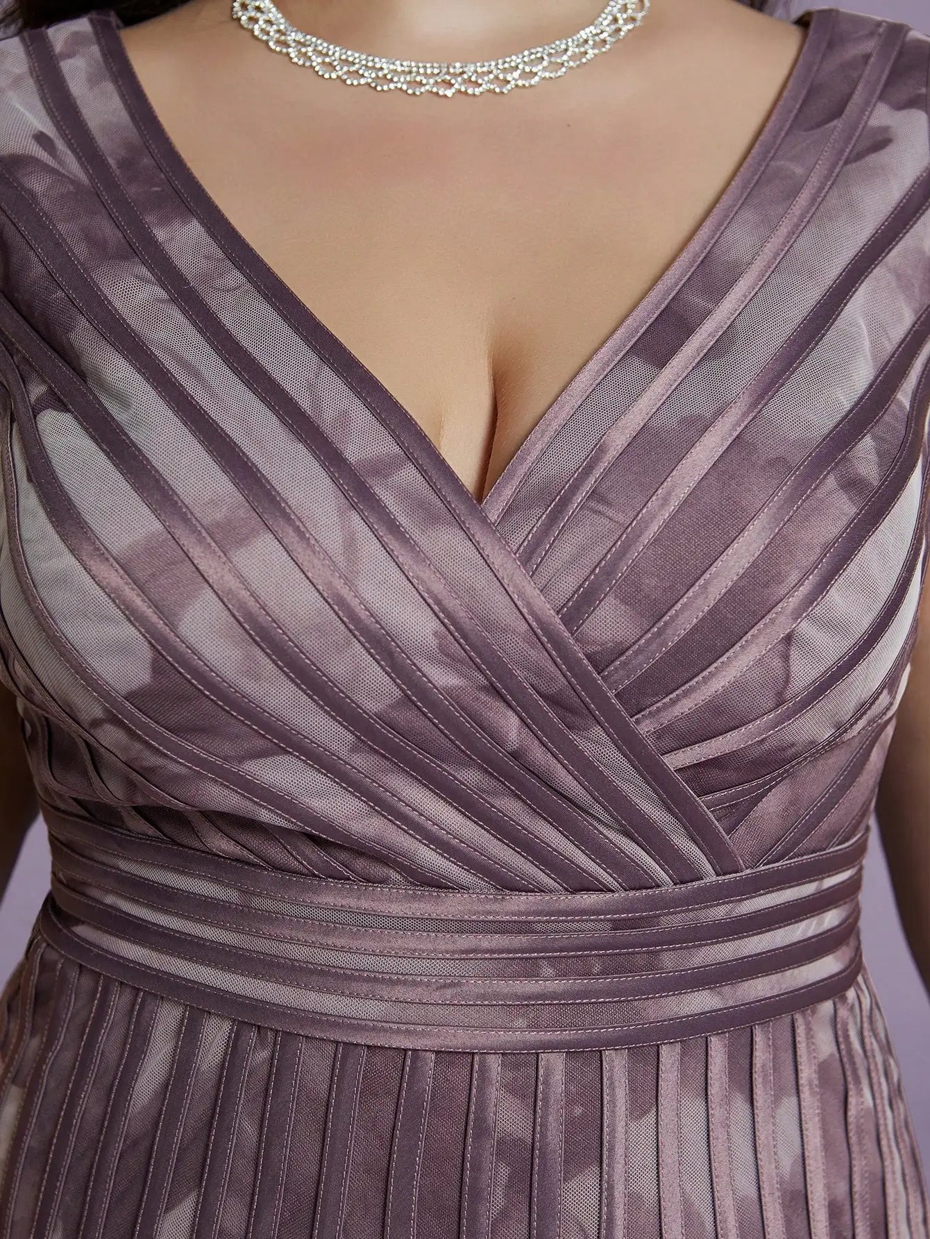 V-neck sleeveless printed chiffon dress with wide straps and high-end evening gown style
