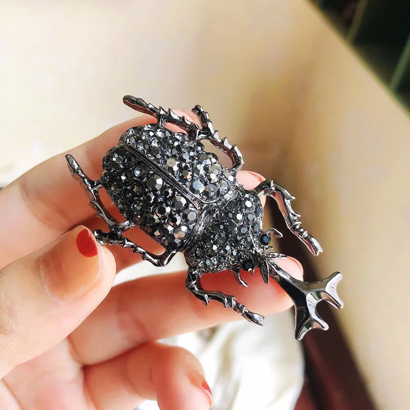 SKEDS Women Full Crystal Exquisite Beetle Brooch Badges Fashion Luxury High-end Elegant Lady Insect Pin Accessories