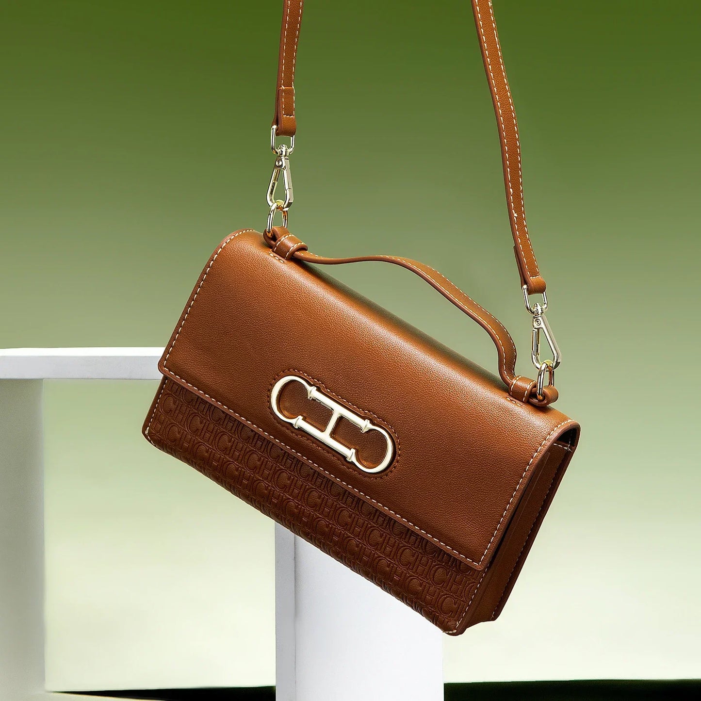 CH Women's Classic Retro Fashion Shoulder Bag Light Luxury Popular Classic Models Large Capacity Brand Logo Buckle Crossbody Bag