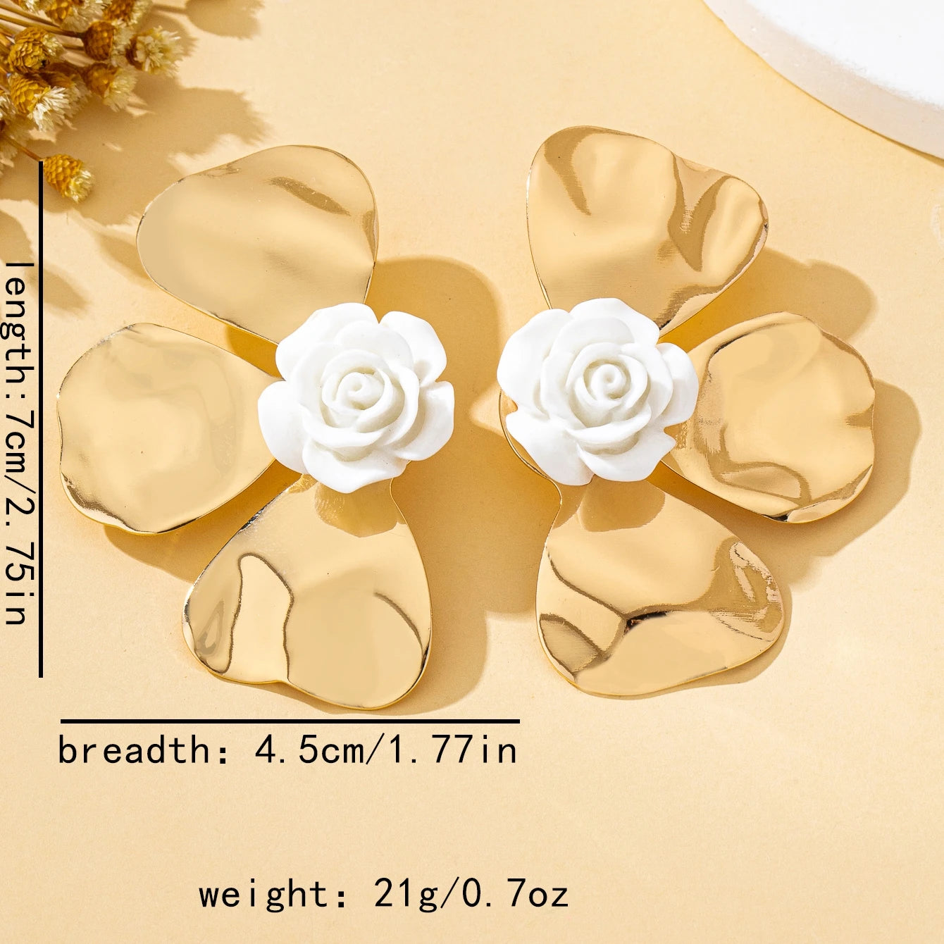 A Pair of Women's Earrings with Exaggerated Three-Dimensional Flower Petals, Sweet Holiday-Style Earrings, Suitable for Daily Wear and Vacation Wear