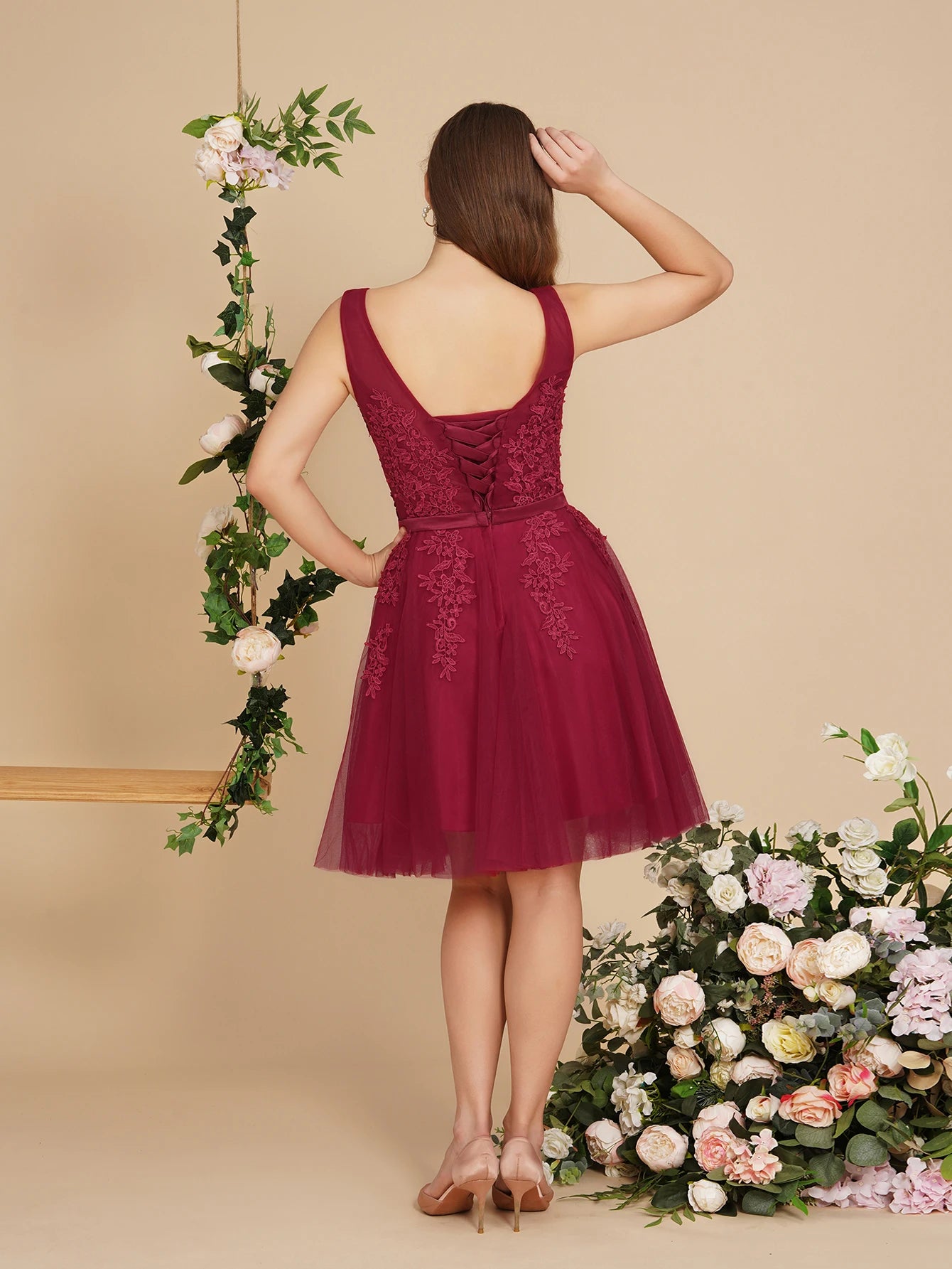 BABYONLINE Burgundy Bridesmaid Dresses with Lace Appliqué, V-Back & Flowy Tulle Skirt for Weddings,Elegant Short Party Dress