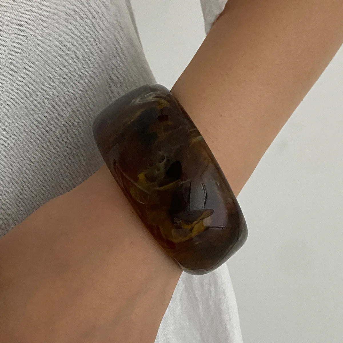 Salircon Vintage Punk Beige Coffee Thick Irregular Resin Acrylic Bangles Women Geometric Wide Cuff Bracelet Y2K Pulseras Jewelry