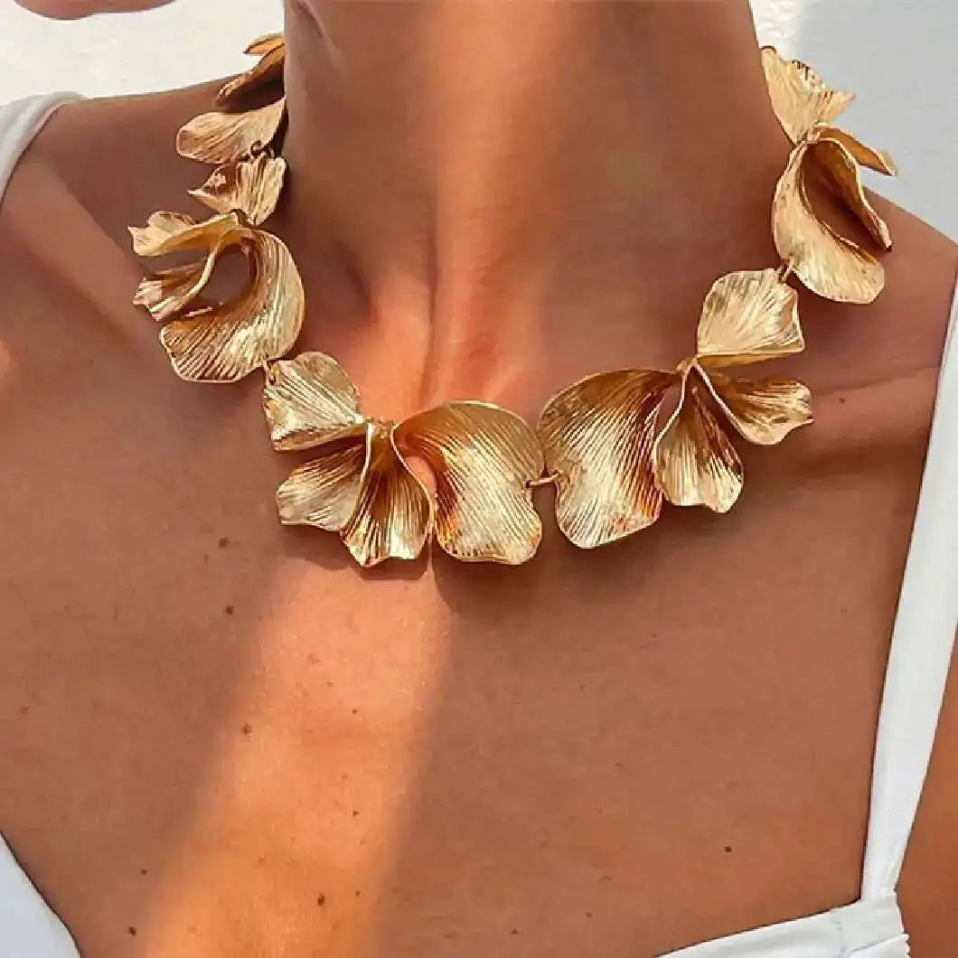 Salircon Vintage Design Irregular Metal Petal Flower Choker Necklace for Women Men Punk Creative Metal Clavicle Chain Jewelry