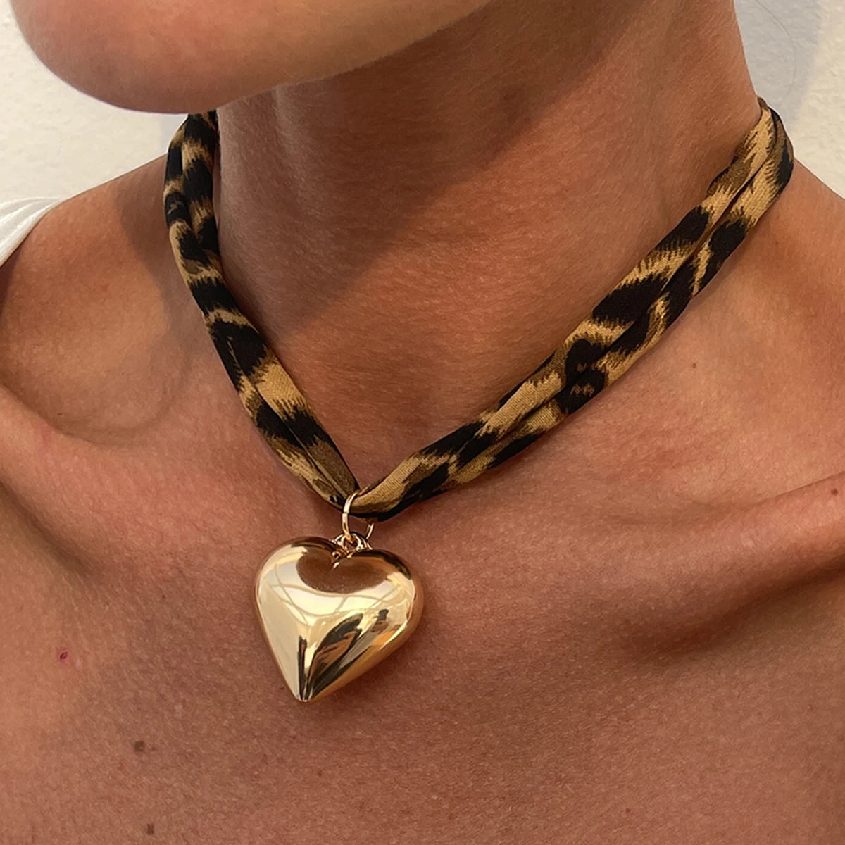 KunJoe 7 Styles Metal Starfish Conch Heart Pendant Necklace Women Leopard Pattern Soft Cotton Velvet Short Choker Neck Chain
