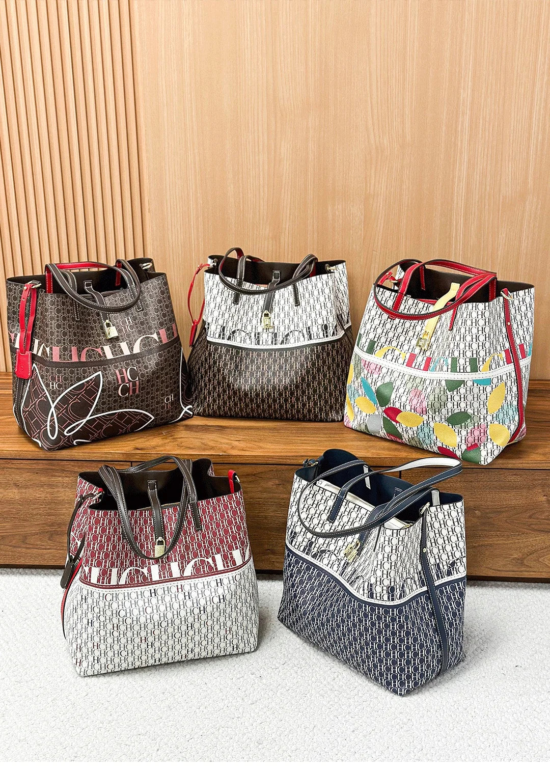 CH Simple Atmosphere Style Women's Handbag Fashion Women's Handbag Unique Print Design Women's Large Capacity Commuter Bag