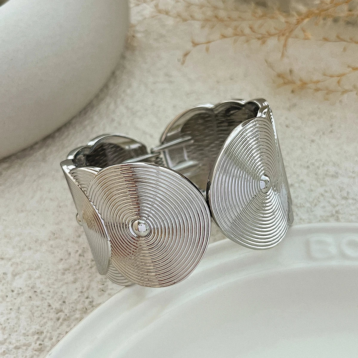 Salircon Aesthetic Design Vintage Geometric Texture Chunky Metal Bangles Women Charm Imitation Pearl Spring Bracelets Jewelry