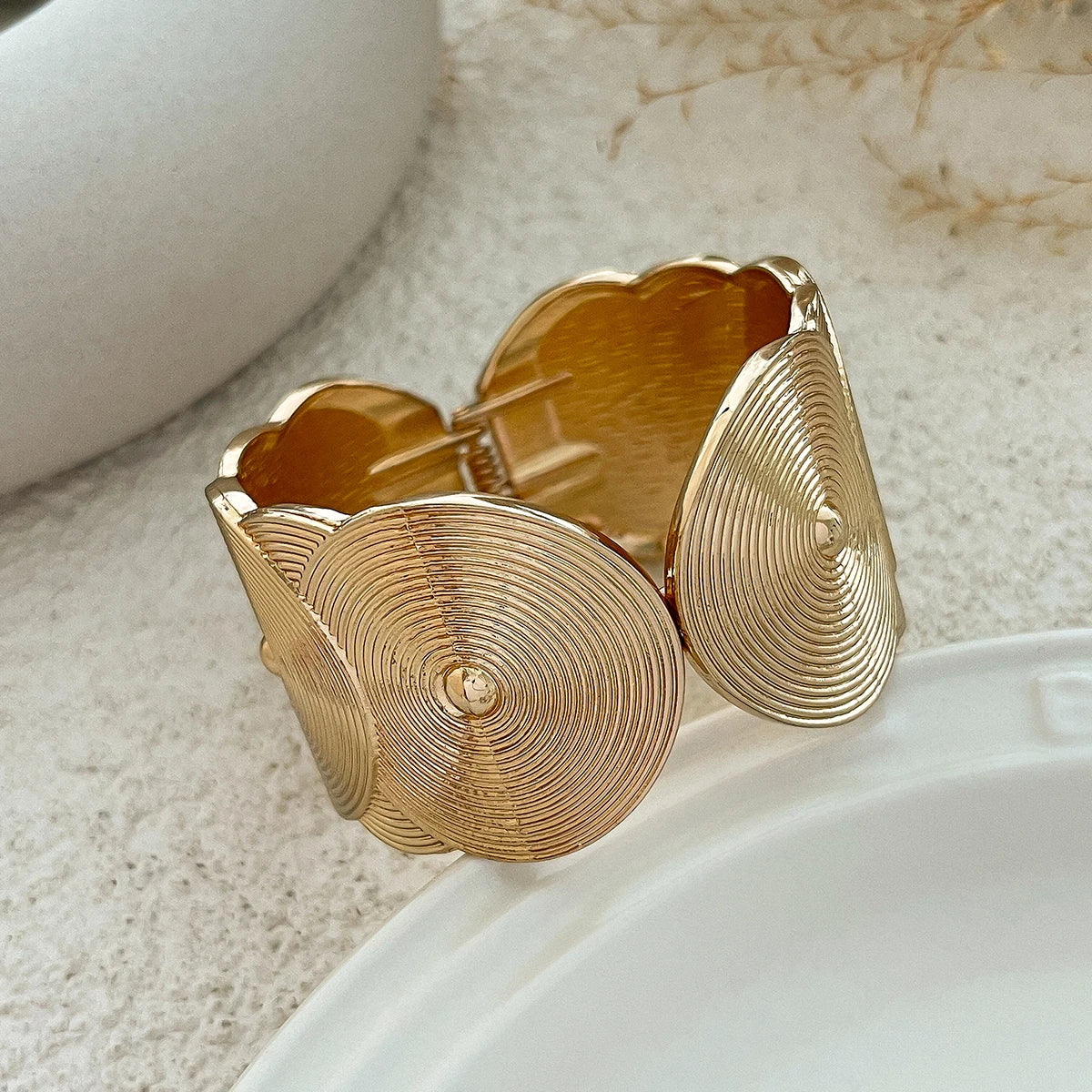 Salircon Aesthetic Design Vintage Geometric Texture Chunky Metal Bangles Women Charm Imitation Pearl Spring Bracelets Jewelry