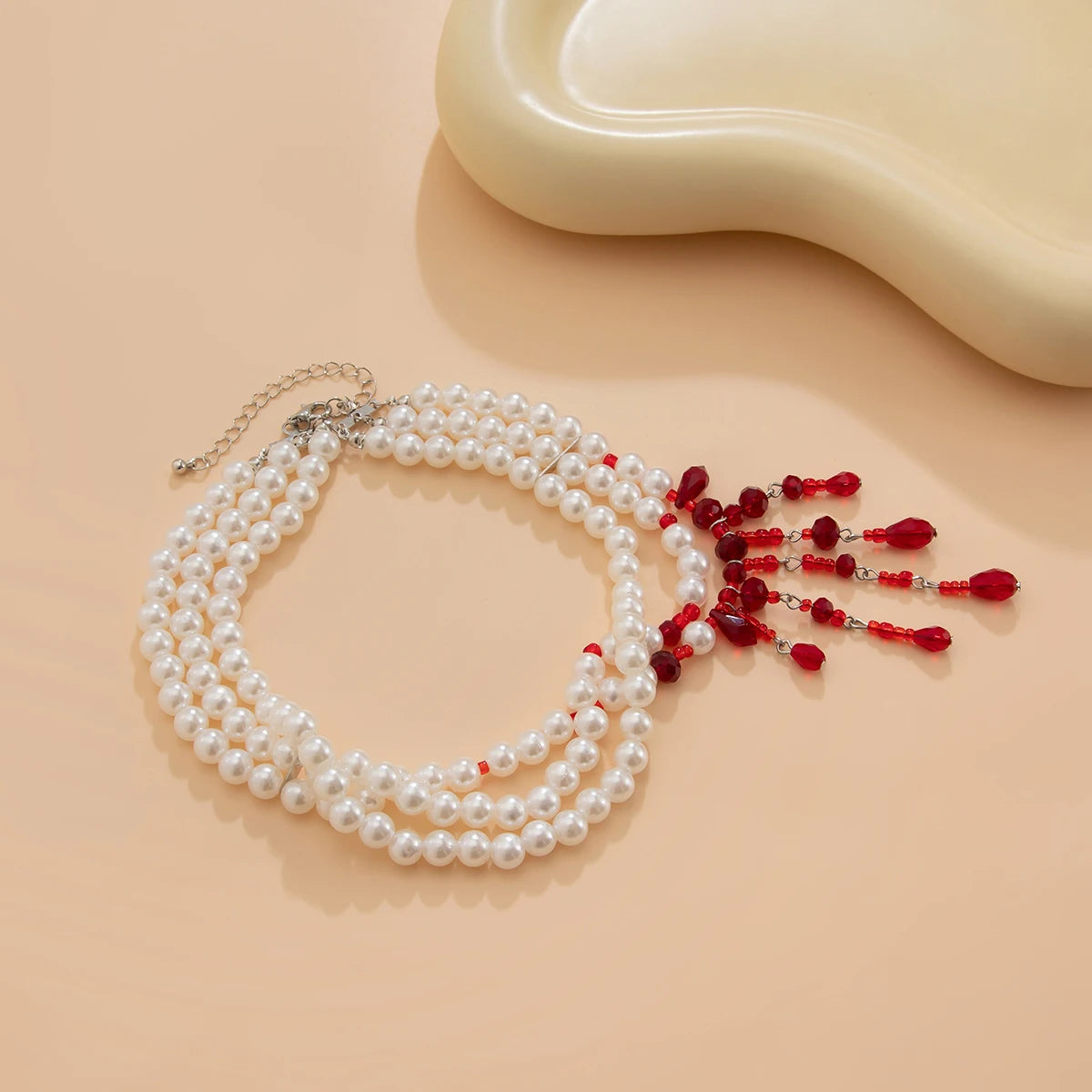 Salircon Dripping Blood Imitation Pearls Men Necklace Halloween Choker Gothic Style Pearls Creative Tassel Choker Necklace