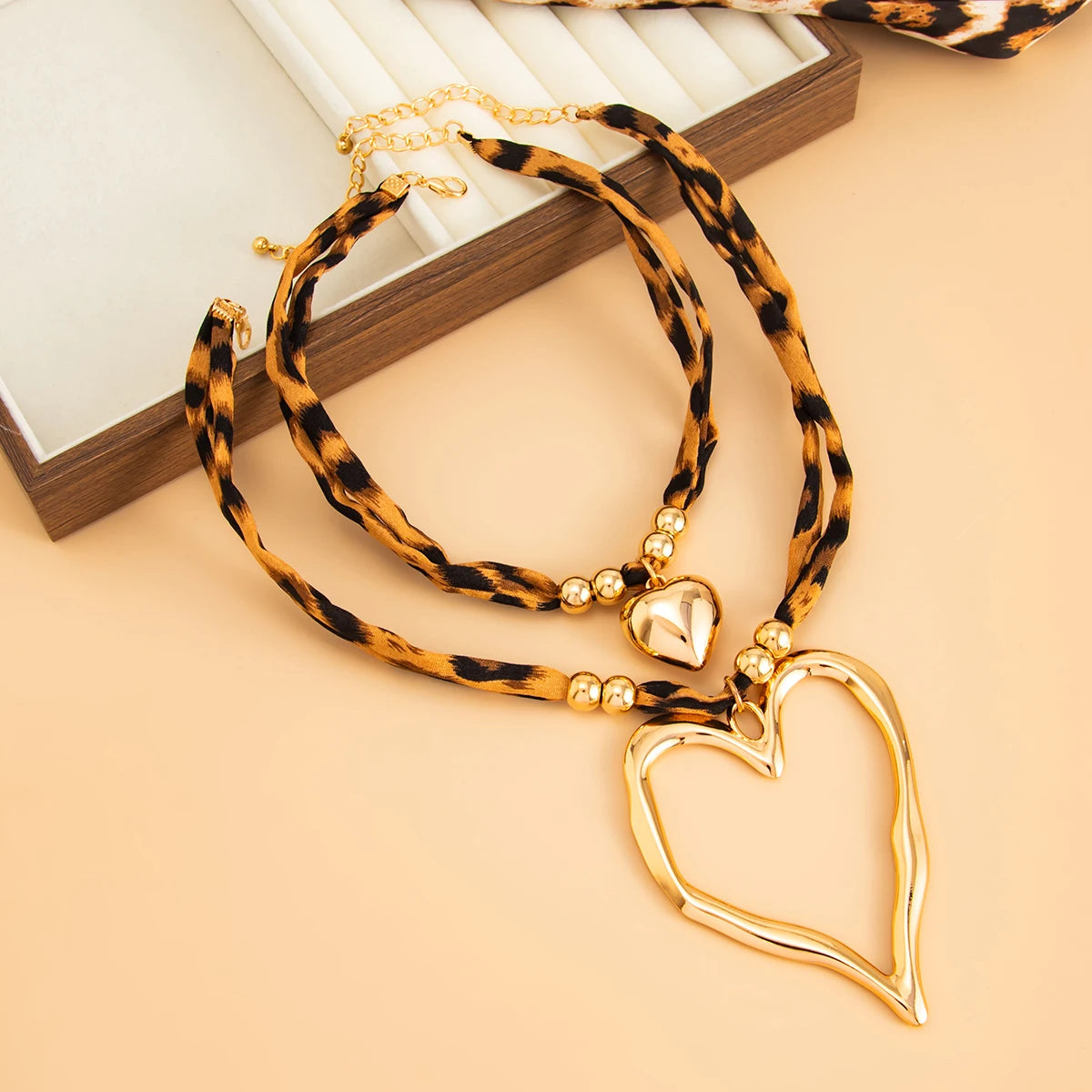 Salircon 2 Styles Trendy Leopard Print Chain Large Heart Pendant Necklace Women Punk CCB Beaded Choker Daily Wear Jewelry Gifts