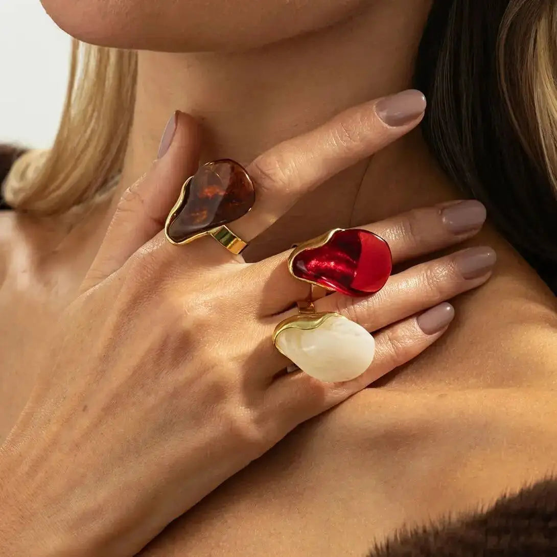 Salircon New Vintage Amber Color Acrylic Resin Rings for Women Exaggerated Temperament Geometric Finger Ring Charms Jewelry Gift