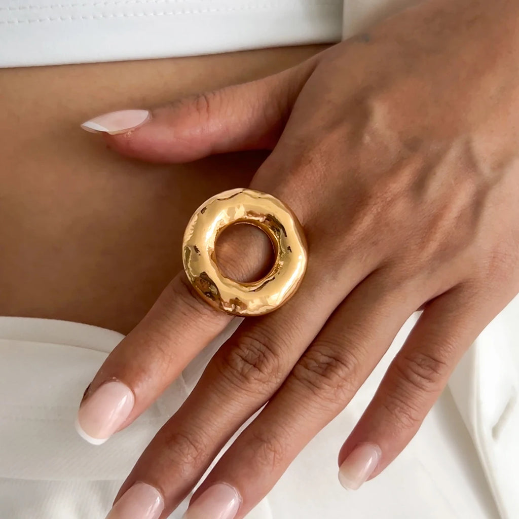 Salircon Aesthetic Design Inlaid Imitation Pearl Flower Leaf Ring for Women Vintage Circular Metal Finger Ring Party Jewelry