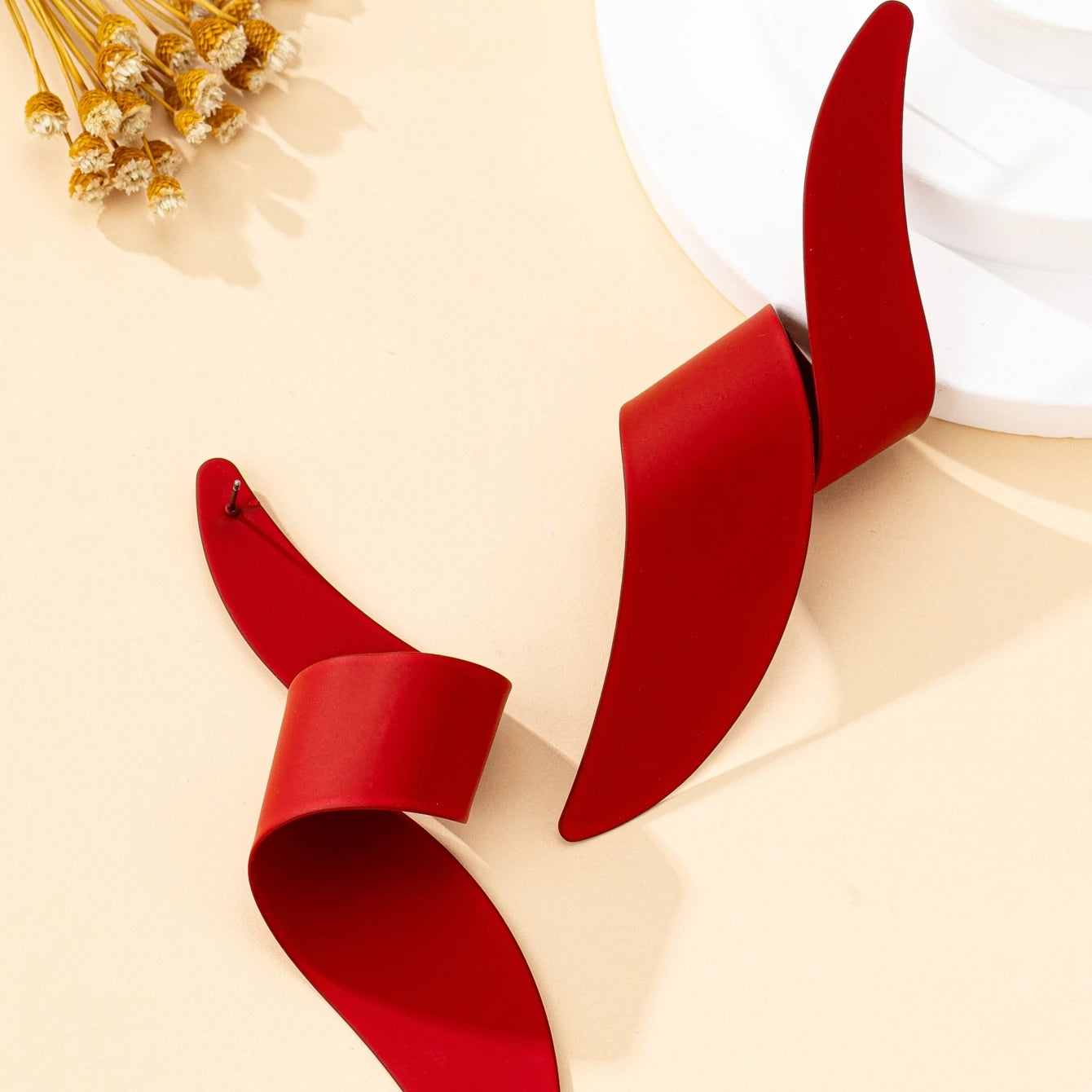A Pair of Women's Earrings, Exaggerated Irregular Geometric Red Earrings, Suitable for Daily Wear and Vacation Wear